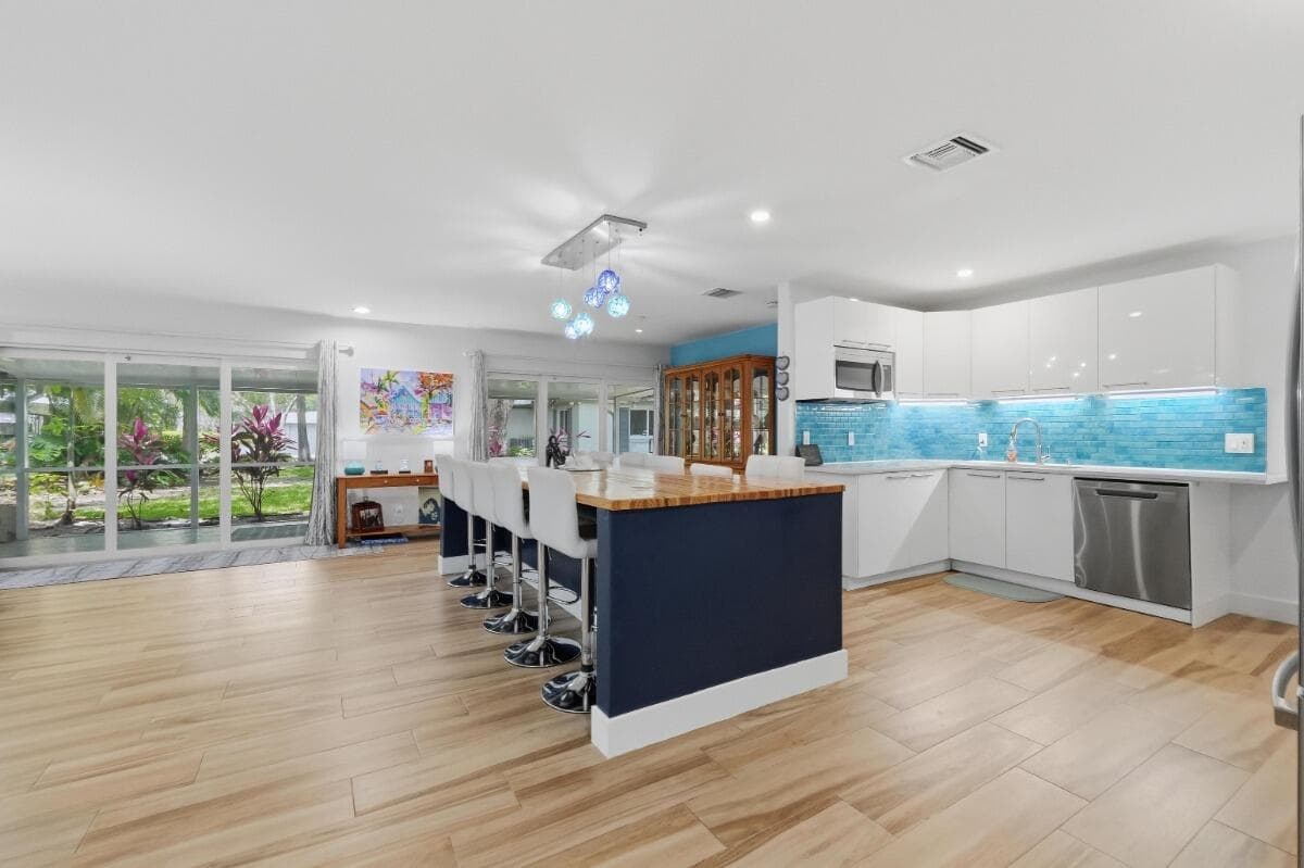 904 W Cypress Lane V-46, Pompano Beach, FL 33069 — photo 2 of 39