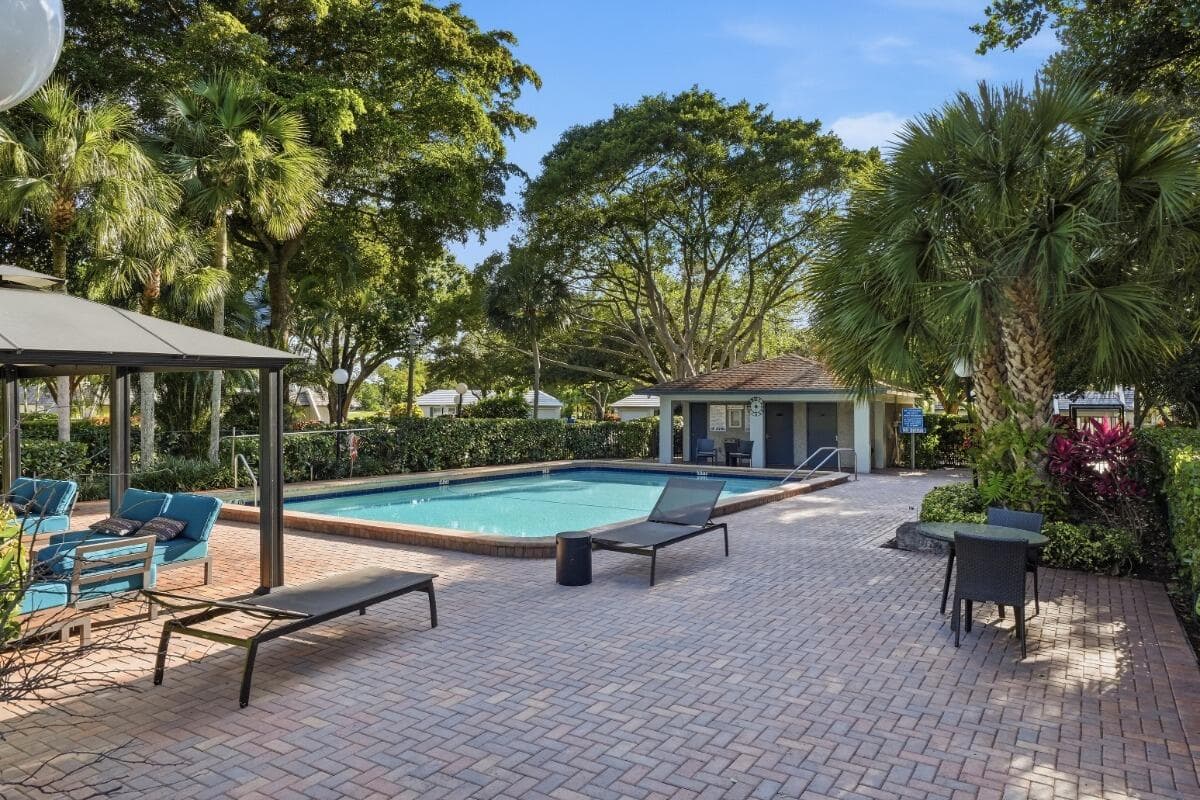 904 W Cypress Lane V-46, Pompano Beach, FL 33069 — photo 36 of 39