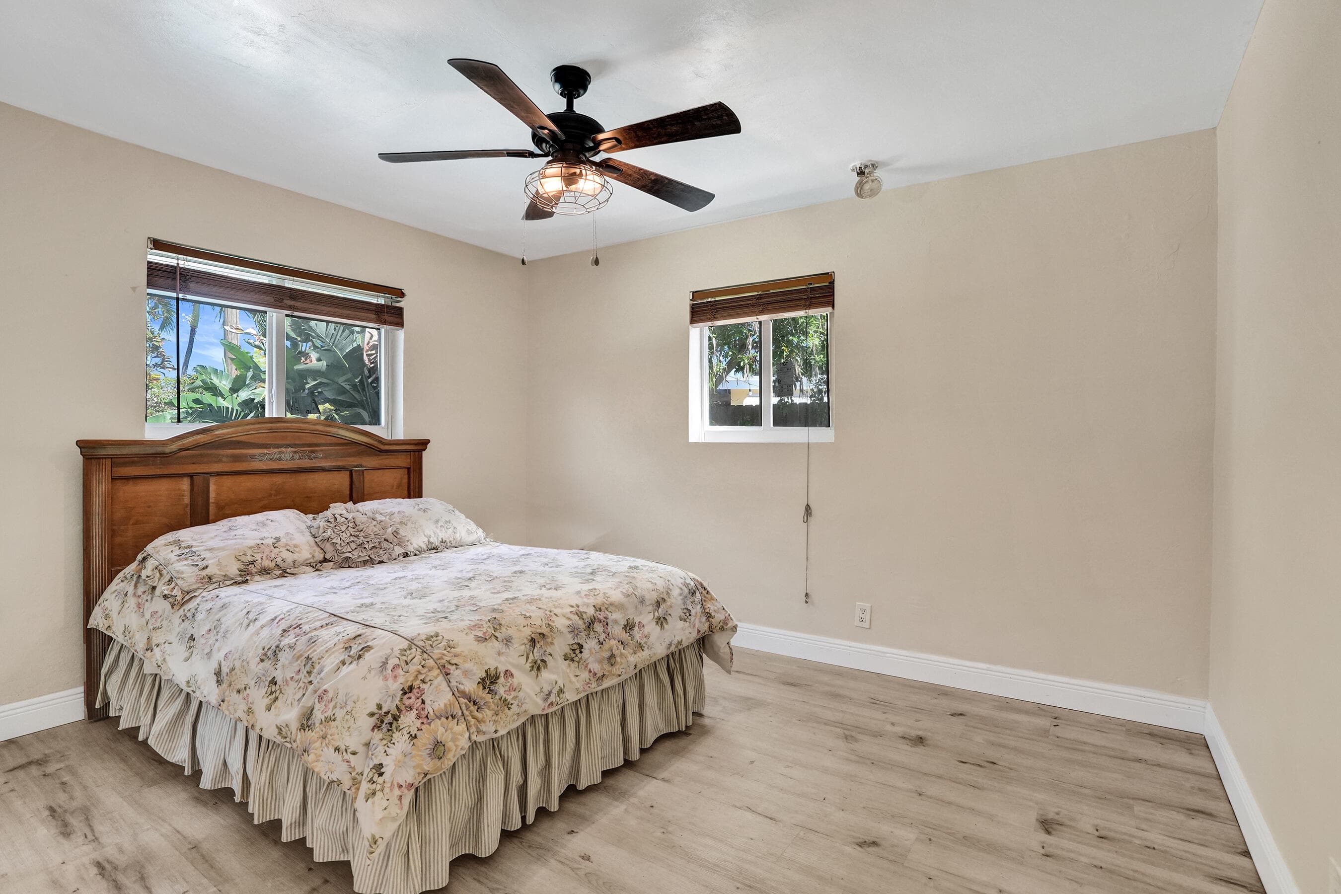 1240 SW 4th Avenue, Pompano Beach, FL 33060 — photo 6 of 48