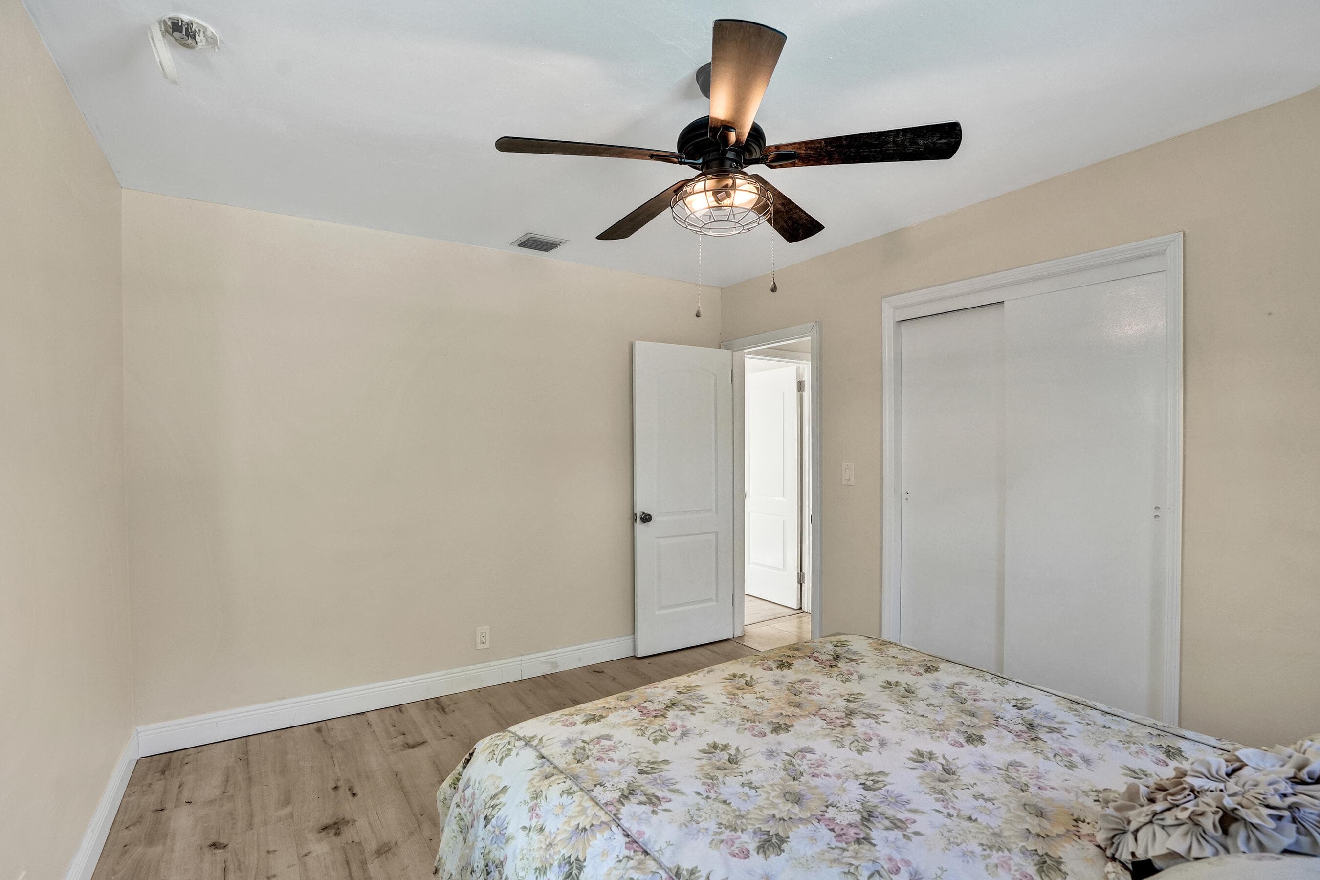 1240 SW 4th Avenue, Pompano Beach, FL 33060 — photo 15 of 48