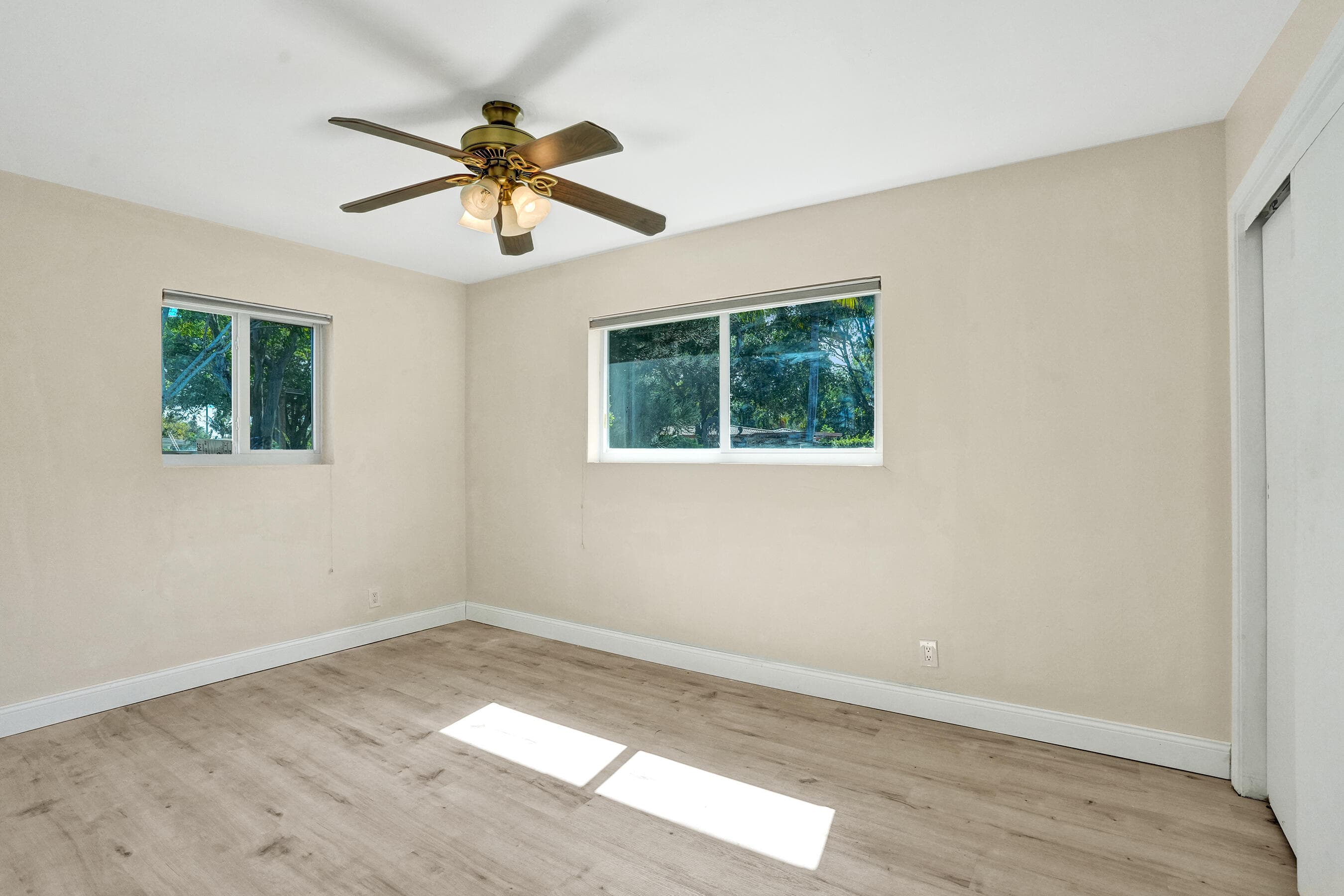 1240 SW 4th Avenue, Pompano Beach, FL 33060 — photo 17 of 48