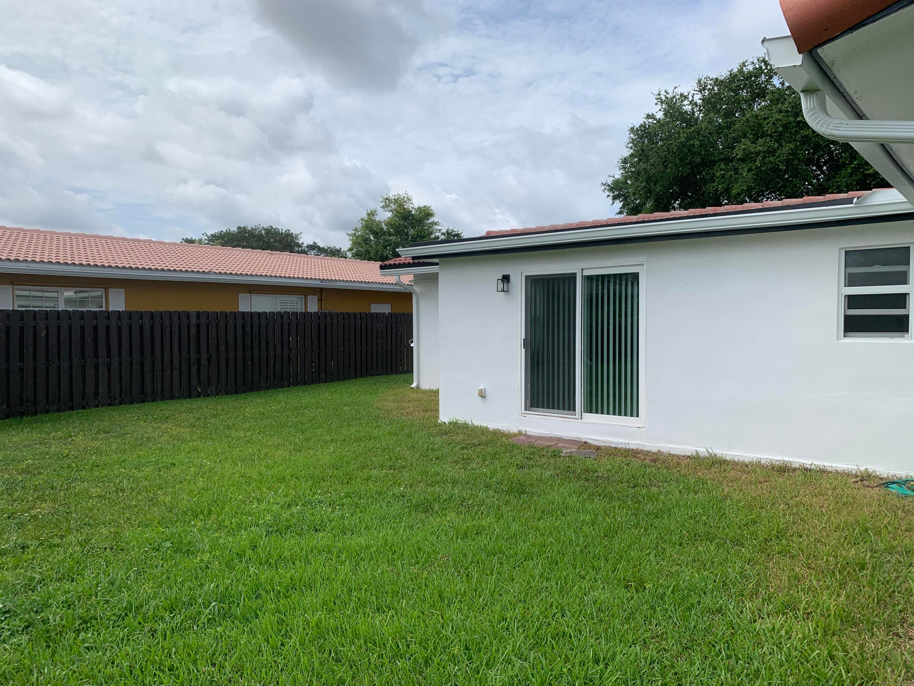 4005 NW 76th Avenue, Coral Springs, FL 33065 — photo 6 of 48