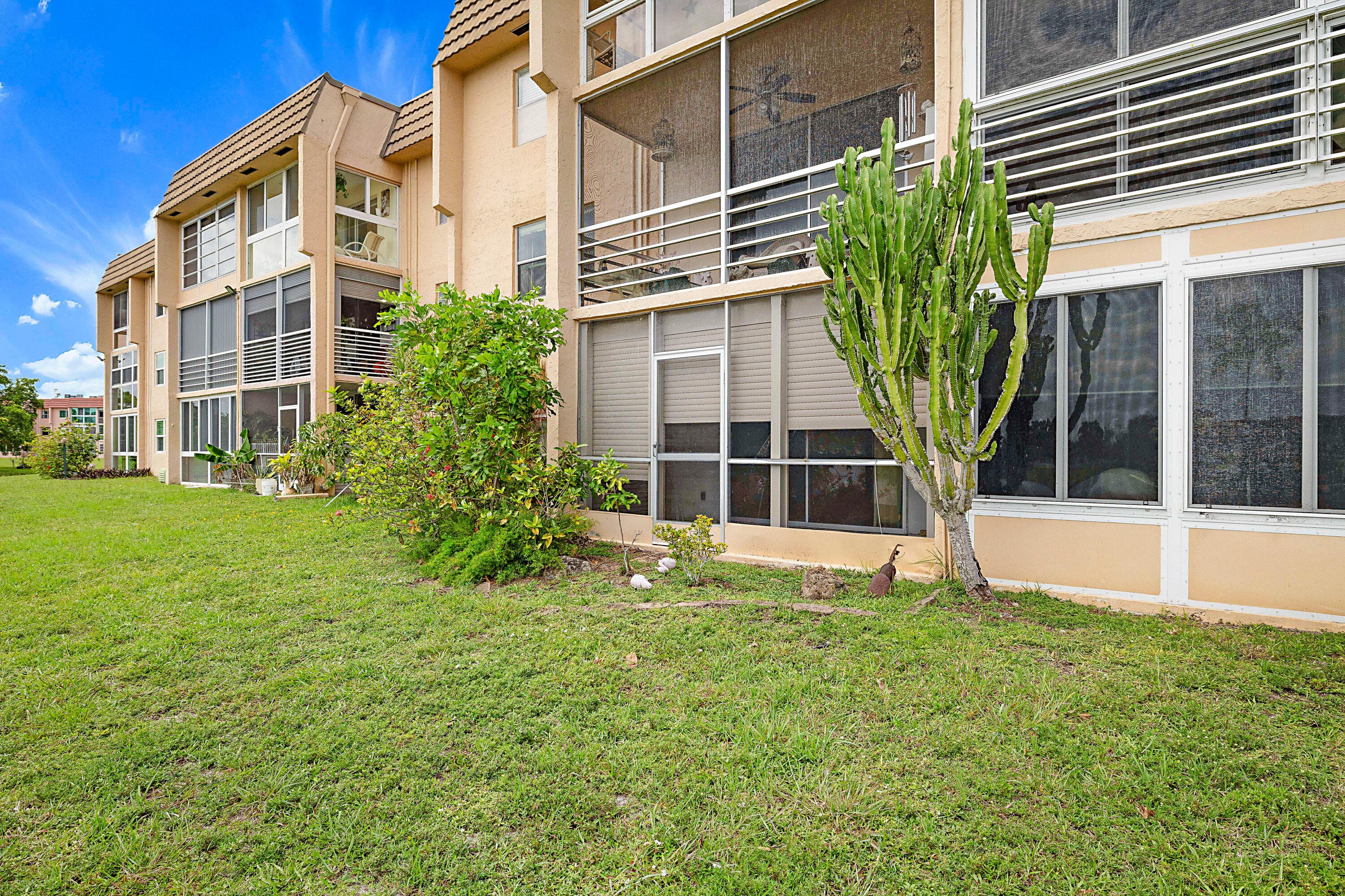 9201 Sunrise Lakes Boulevard 107, Sunrise, FL 33322 — photo 27 of 28
