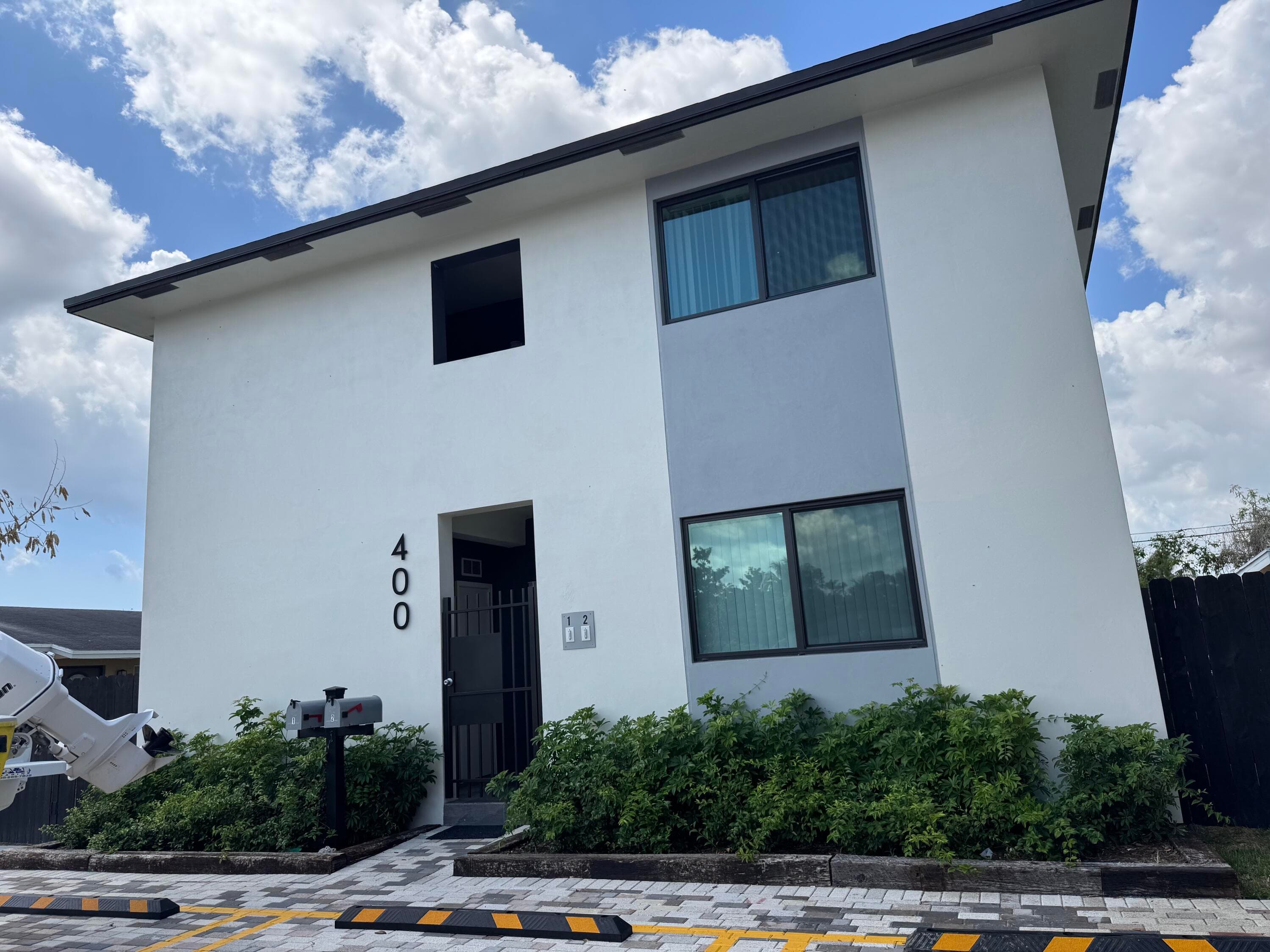 400 NE 30th Street 2, Pompano Beach, FL 33064 — photo 1 of 22