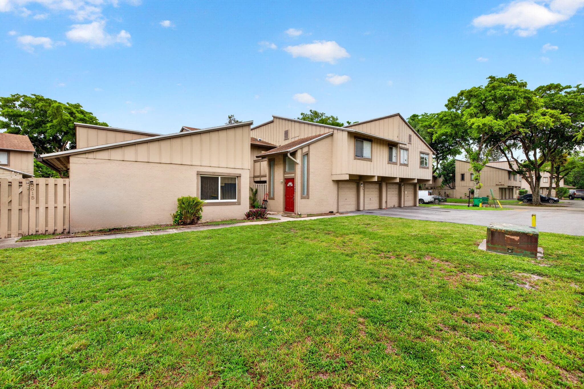 5611 NW 21st Street 8-a, Lauderhill, FL 33313 — photo