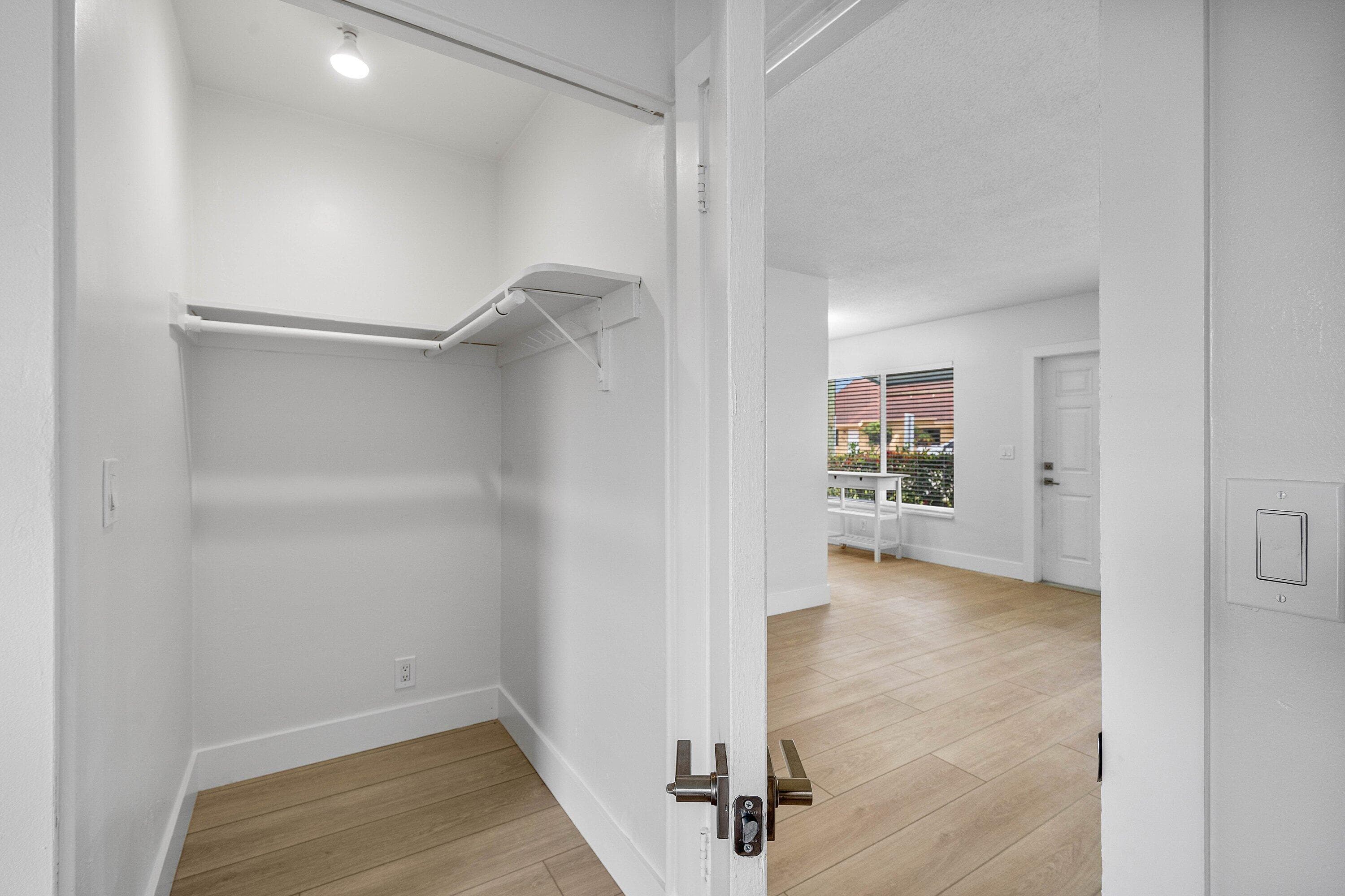 196 NE 28th Street, Boca Raton, FL 33431 — photo 13 of 35