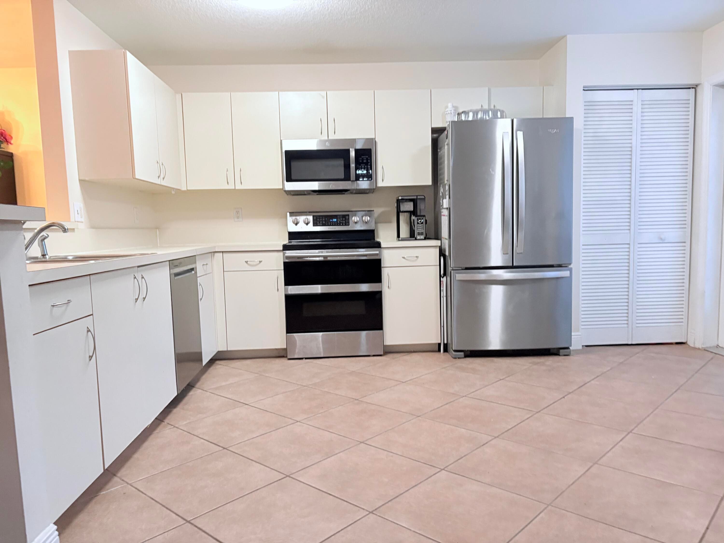 72 Fairway Lane, Royal Palm Beach, FL 33411 — photo 6 of 17