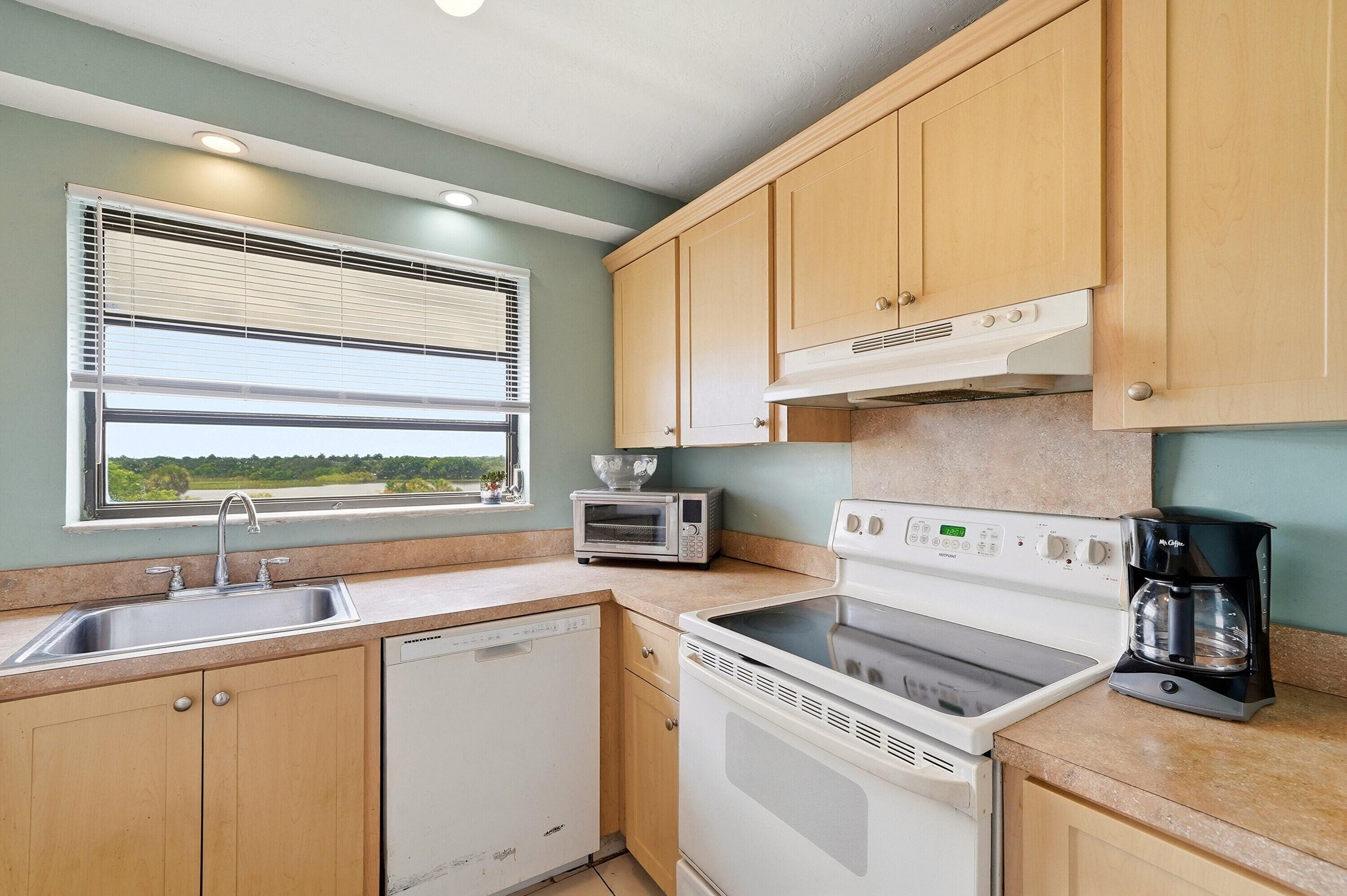 901 Colony Point Circle 523, Pembroke Pines, FL 33026 — photo 7 of 45