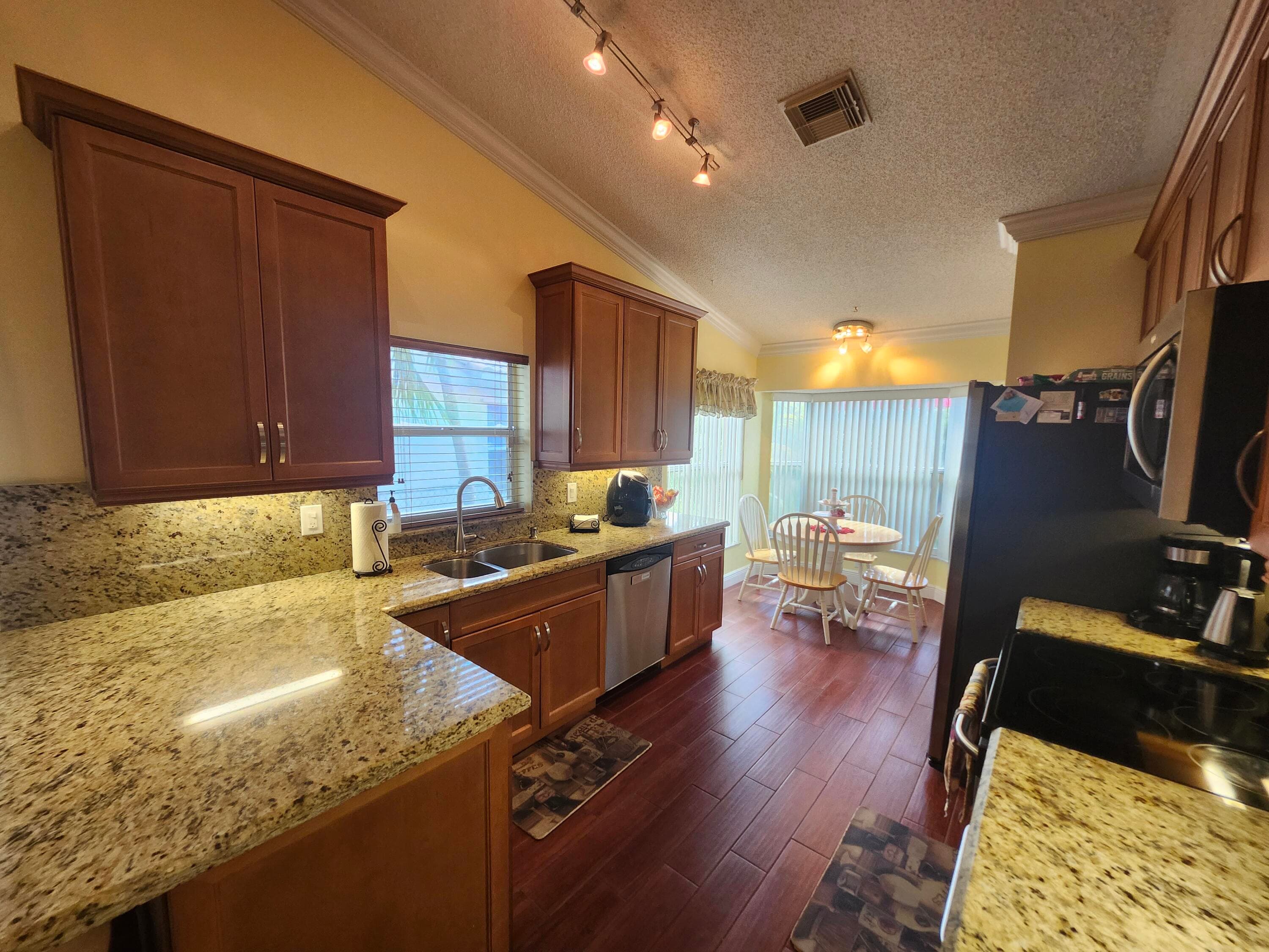 120 NW 189th Avenue NW, Pembroke Pines, FL 33029 — photo 11 of 52