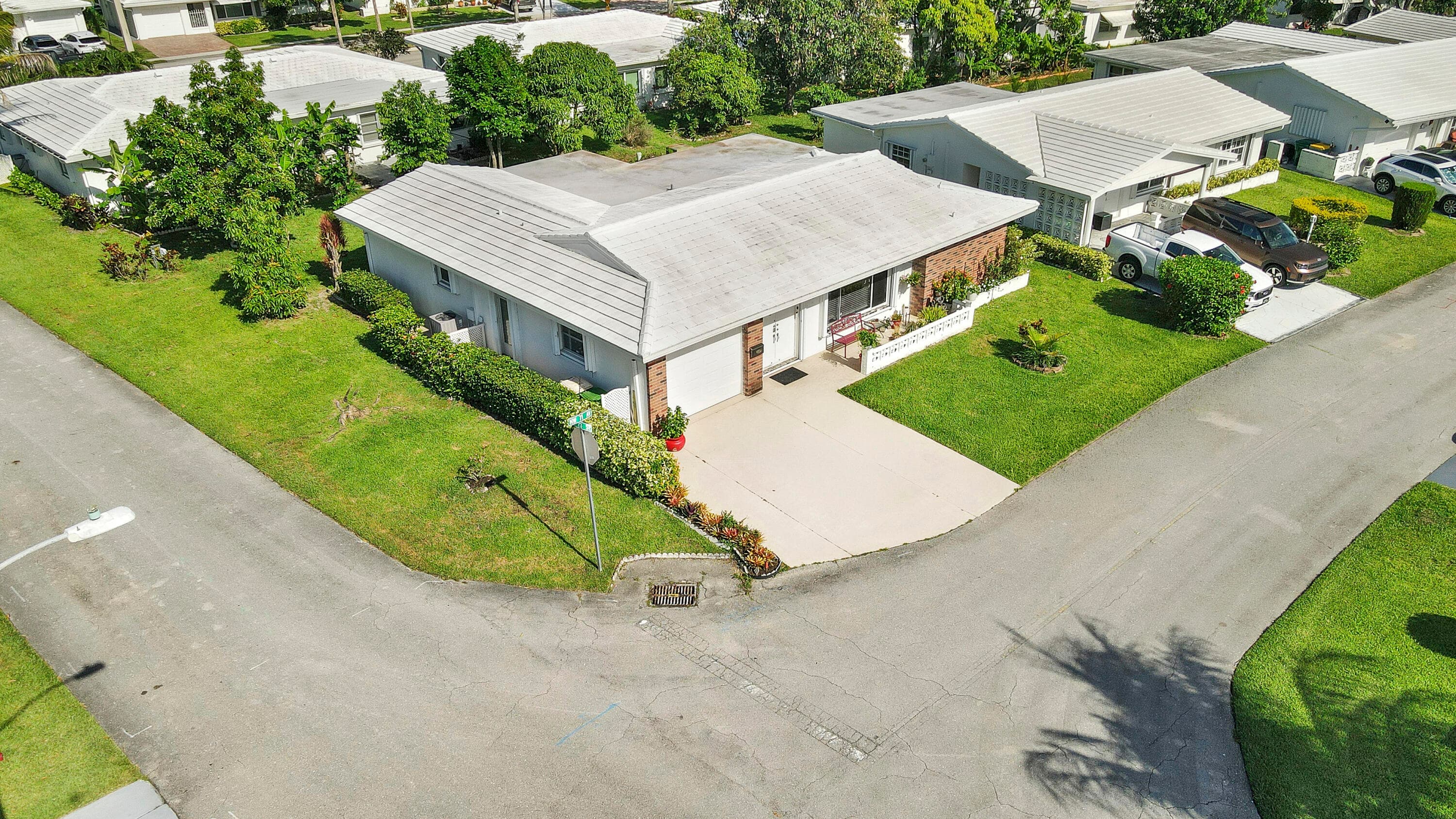 7204 NW 71st Avenue, Tamarac, FL 33321 — photo