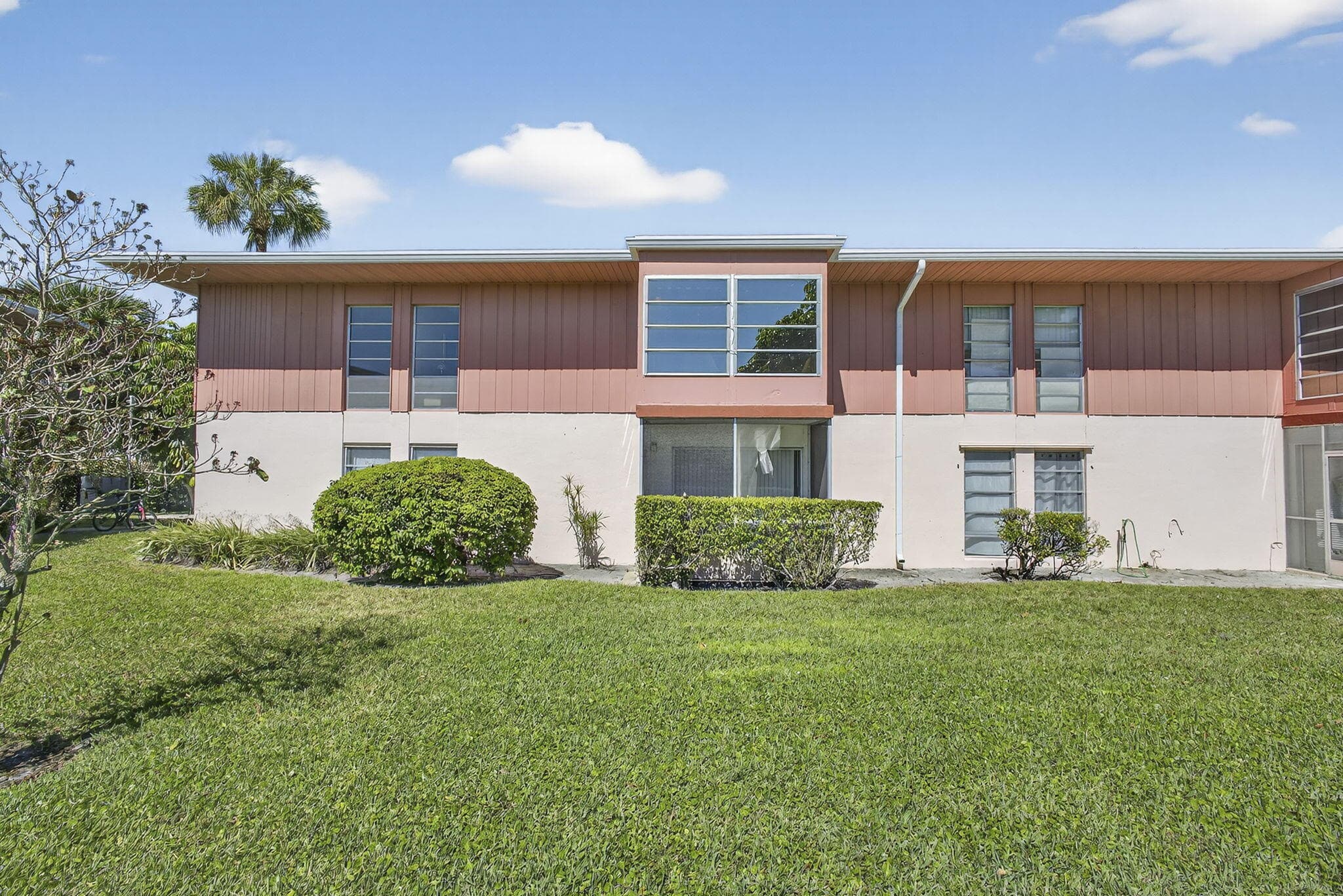 1 Golfs Edge F, West Palm Beach, FL 33417 — photo 17 of 34