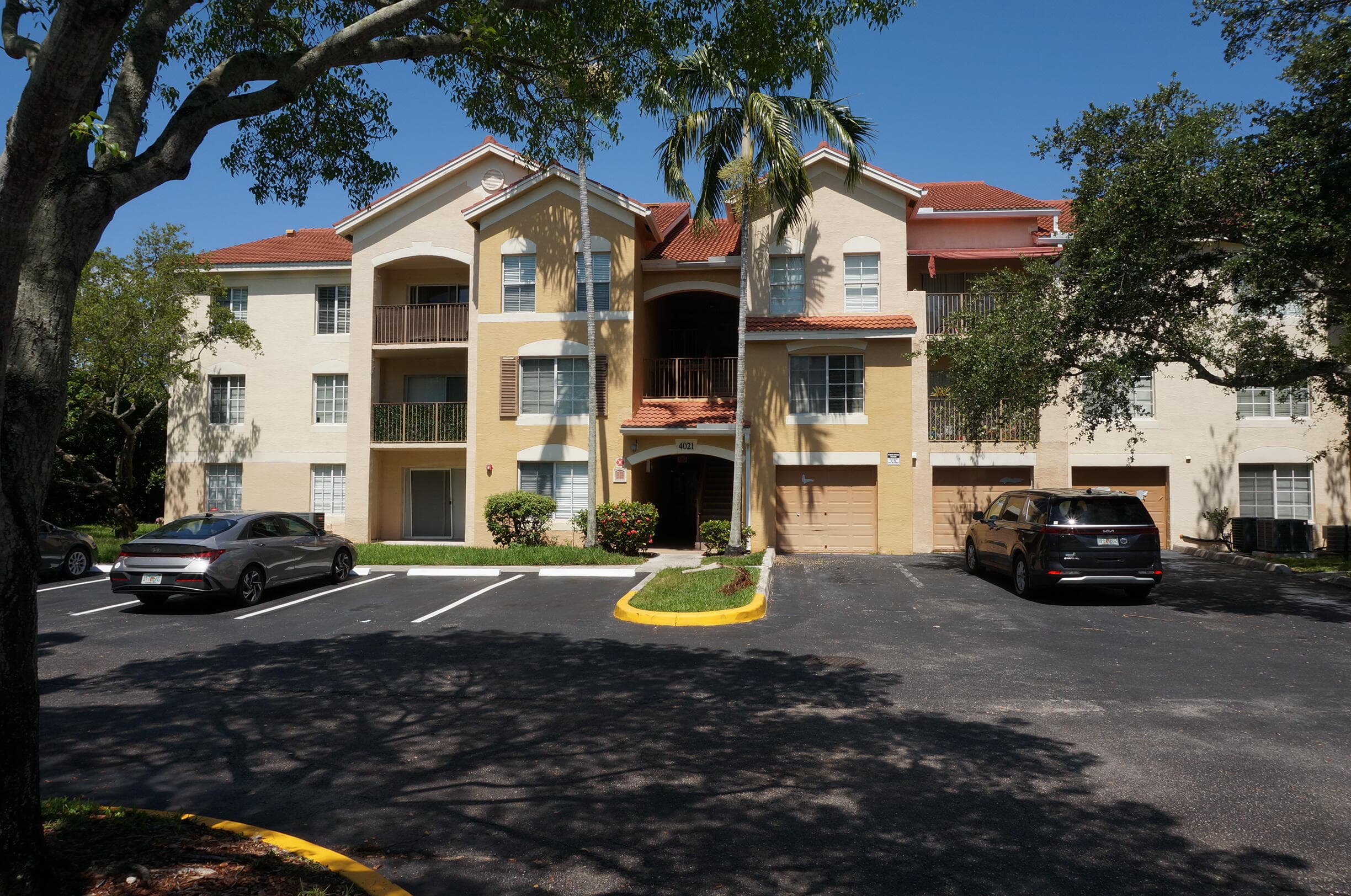 4021 San Marino Boulevard 204, West Palm Beach, FL 33409 — photo 1 of 18