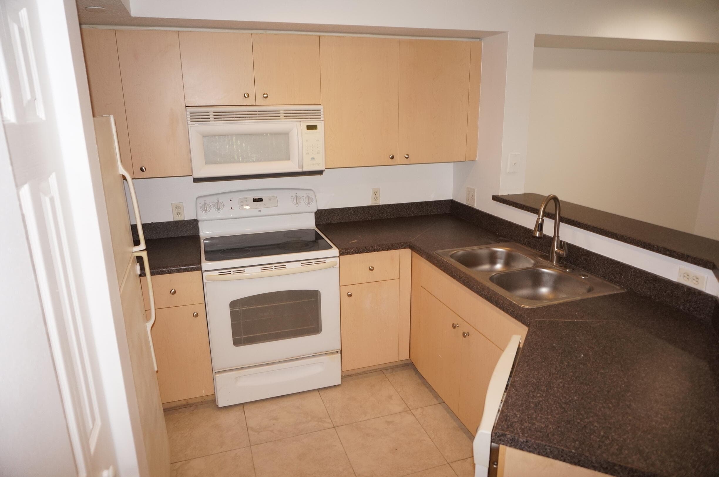 4021 San Marino Boulevard 204, West Palm Beach, FL 33409 — photo 5 of 18