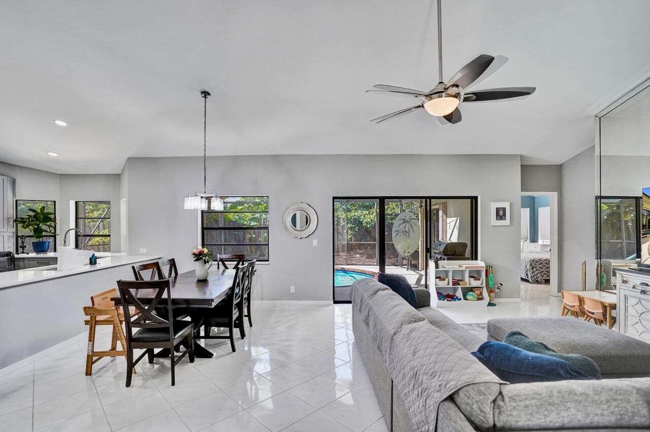 54 Cedar Circle, Boynton Beach, FL 33436 — photo 9 of 59
