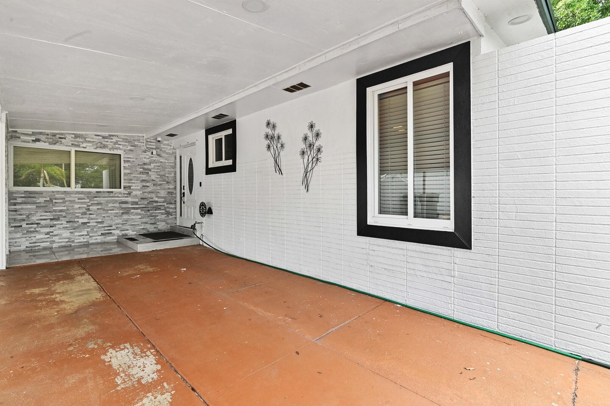 124 Davis Road, Palm Springs, FL 33461 — photo 3 of 44