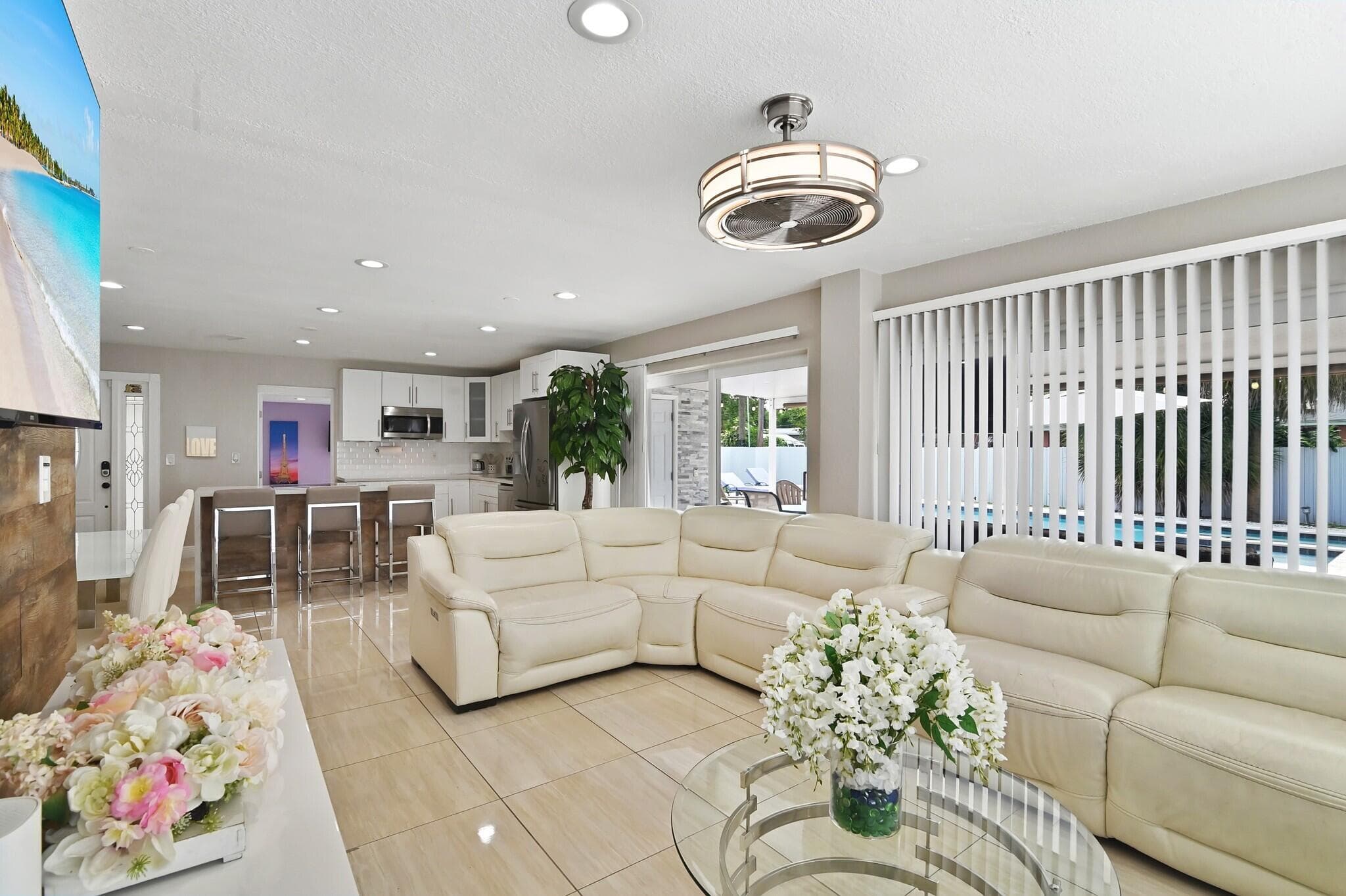 124 Davis Road, Palm Springs, FL 33461 — photo 16 of 44