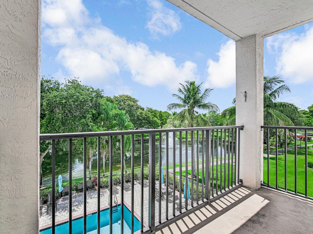2105 Lavers Circle 306, Delray Beach, FL 33444 — photo 2 of 32