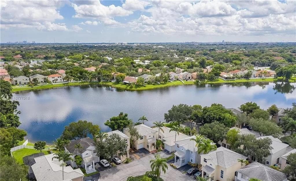 9812 NW 9th Court, Plantation, FL 33324 — photo 3 of 30