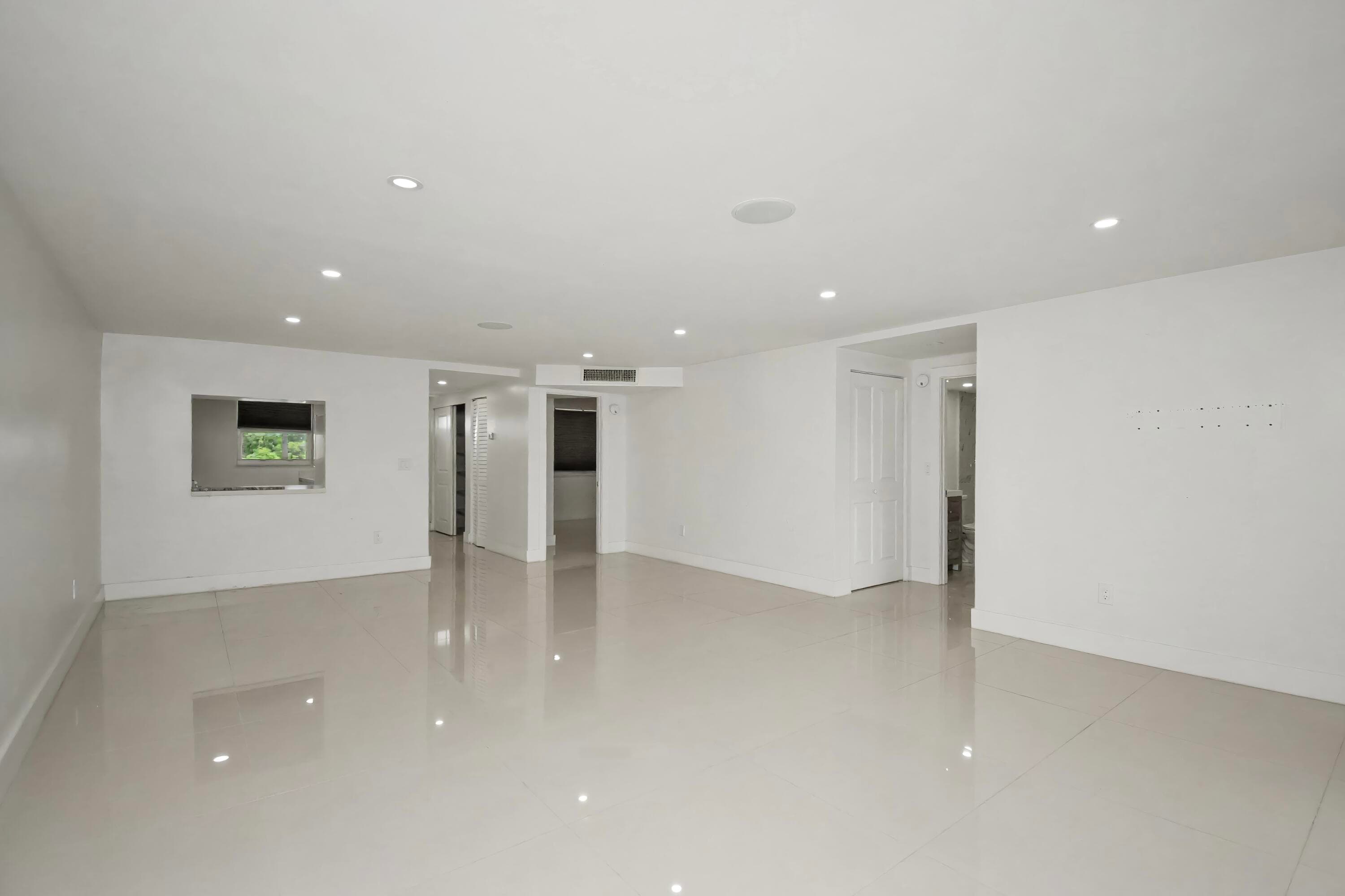 10110 Boca Entrada Blvd 305, Boca Raton, FL 33428 — photo 4 of 15