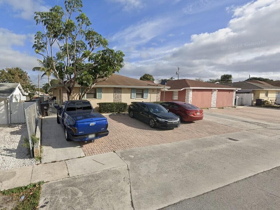 1005 Green Street, West Palm Beach, FL 33405 — photo 2 of 37