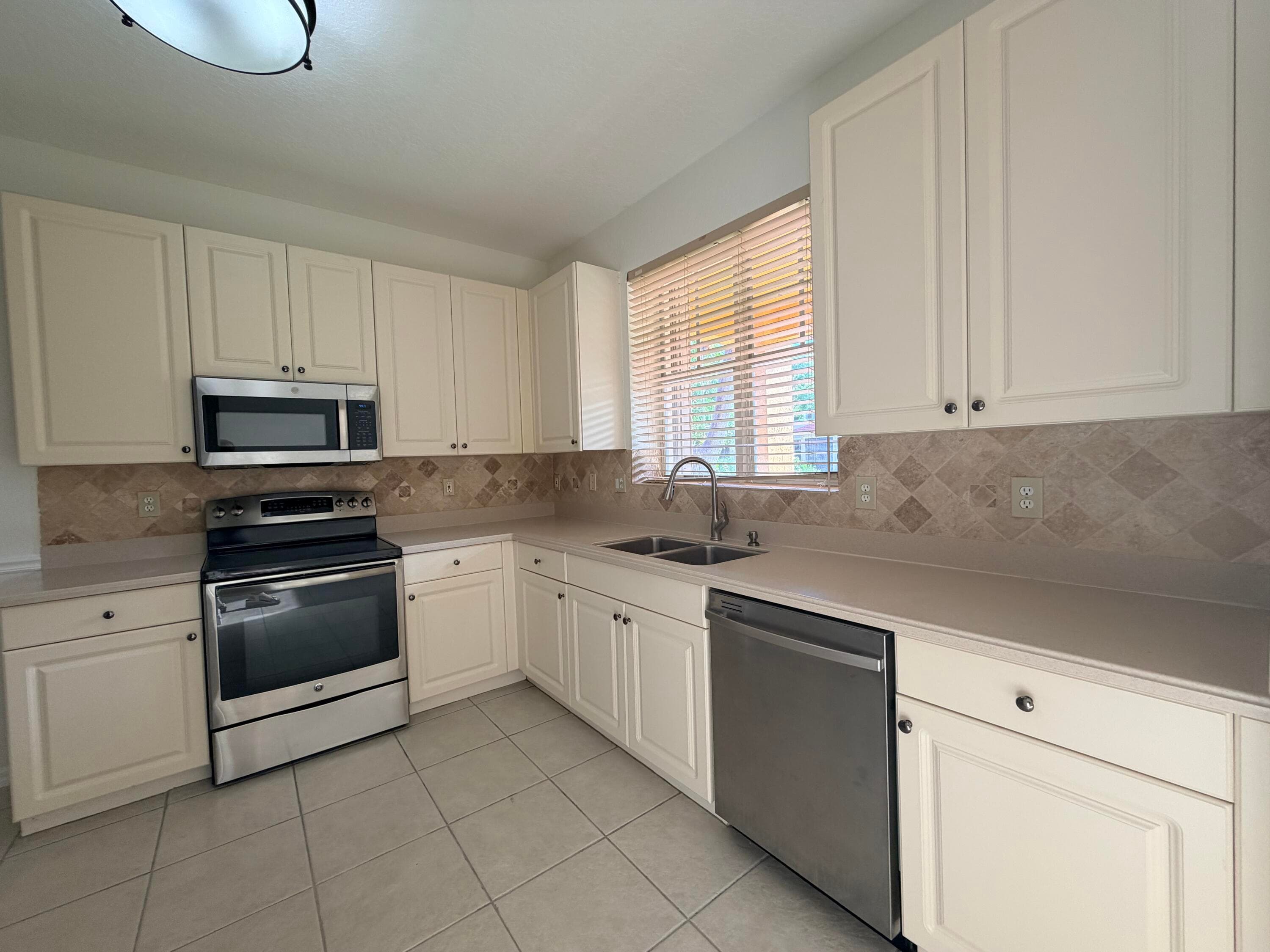 5772 NW 119th Drive, Coral Springs, FL 33076 — photo 14 of 66