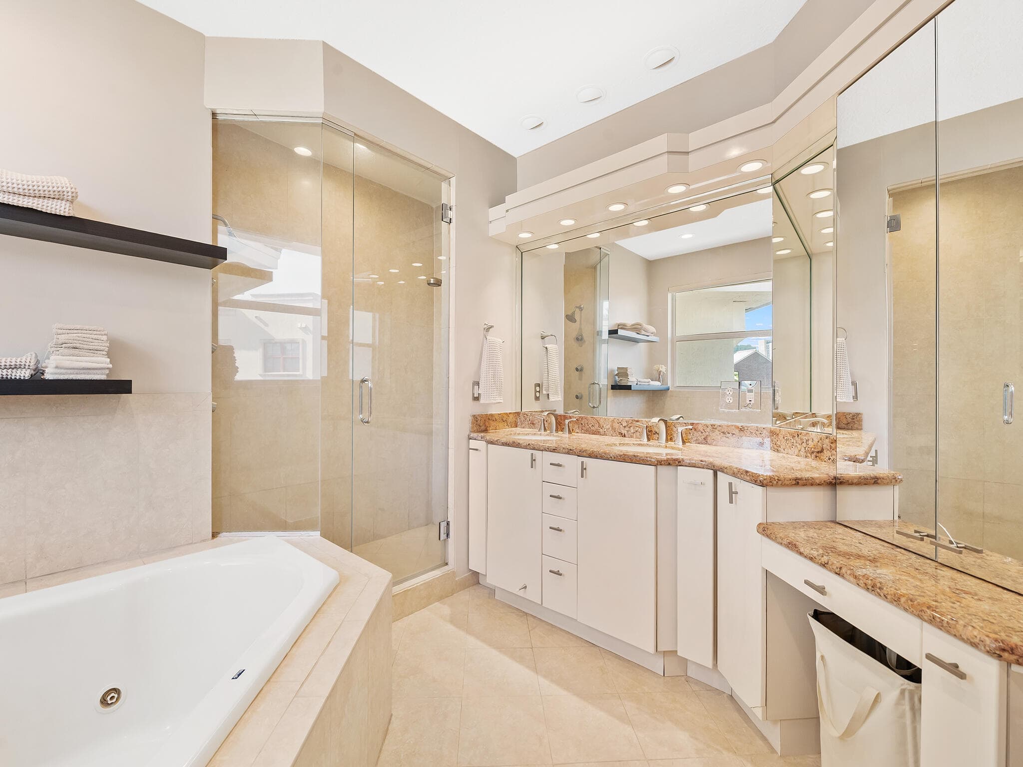 208 SE 10th Terrace, Fort Lauderdale, FL 33301 — photo 15 of 32