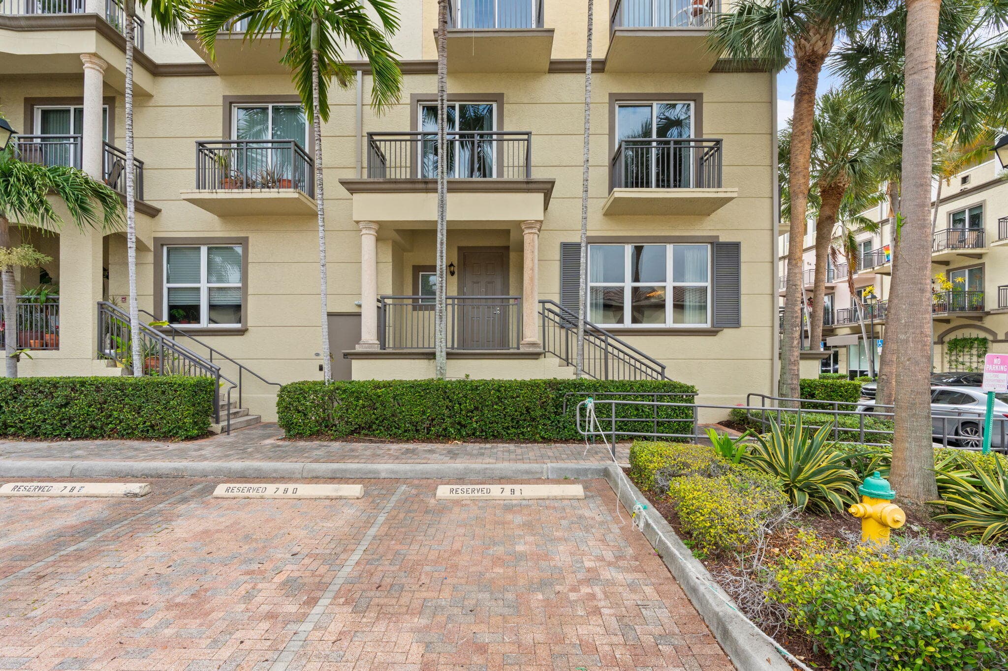 2617 NE 14th Avenue 109, Wilton Manors, FL 33334 — photo 2 of 52