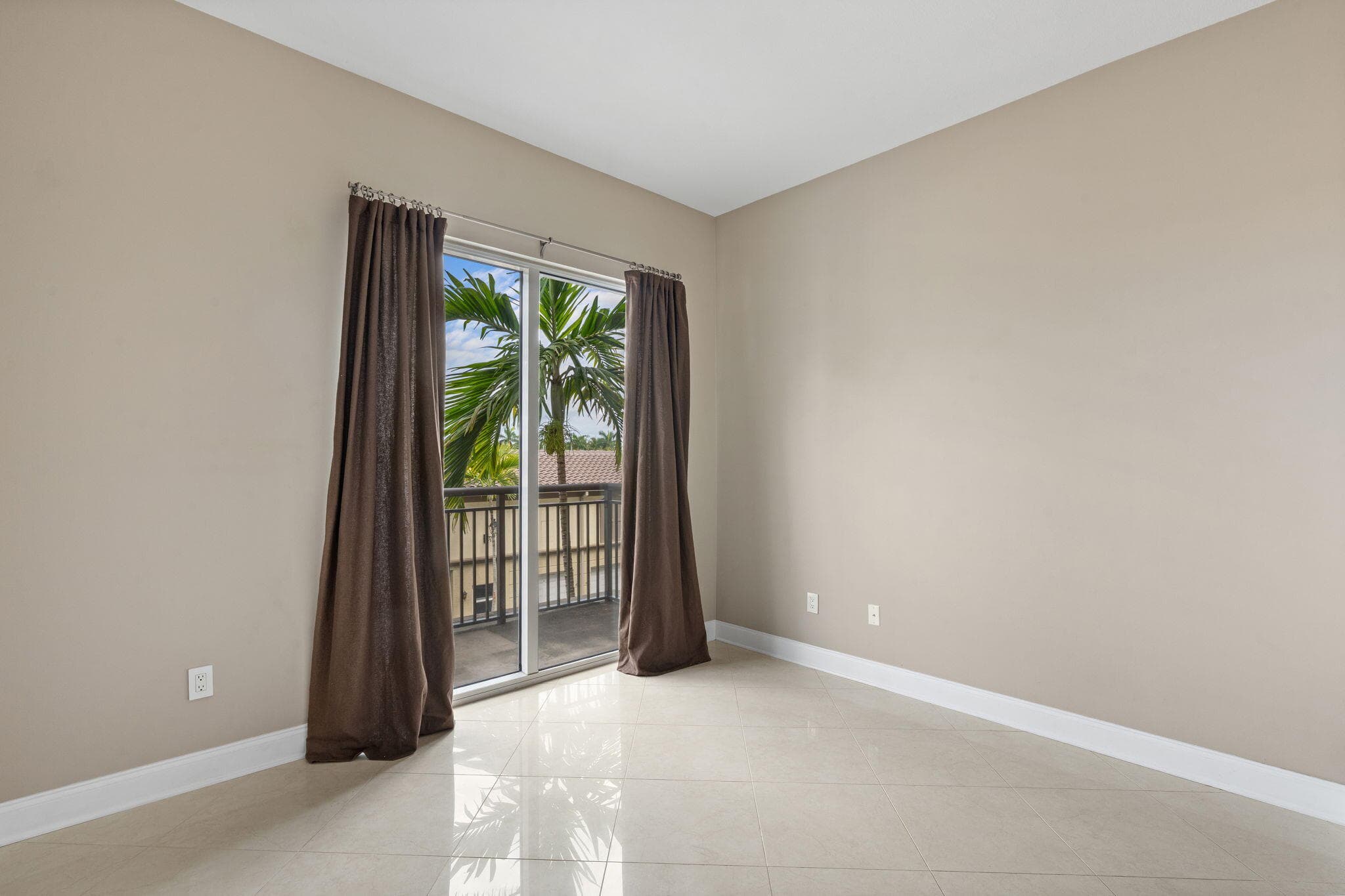 2617 NE 14th Avenue 109, Wilton Manors, FL 33334 — photo 28 of 52