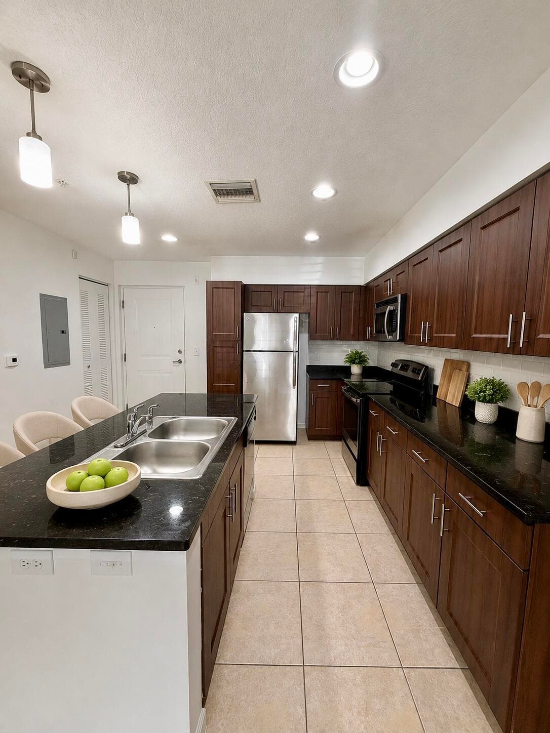 1590 Cameron Samuel Lane, West Palm Beach, FL 33401 — photo 3 of 12