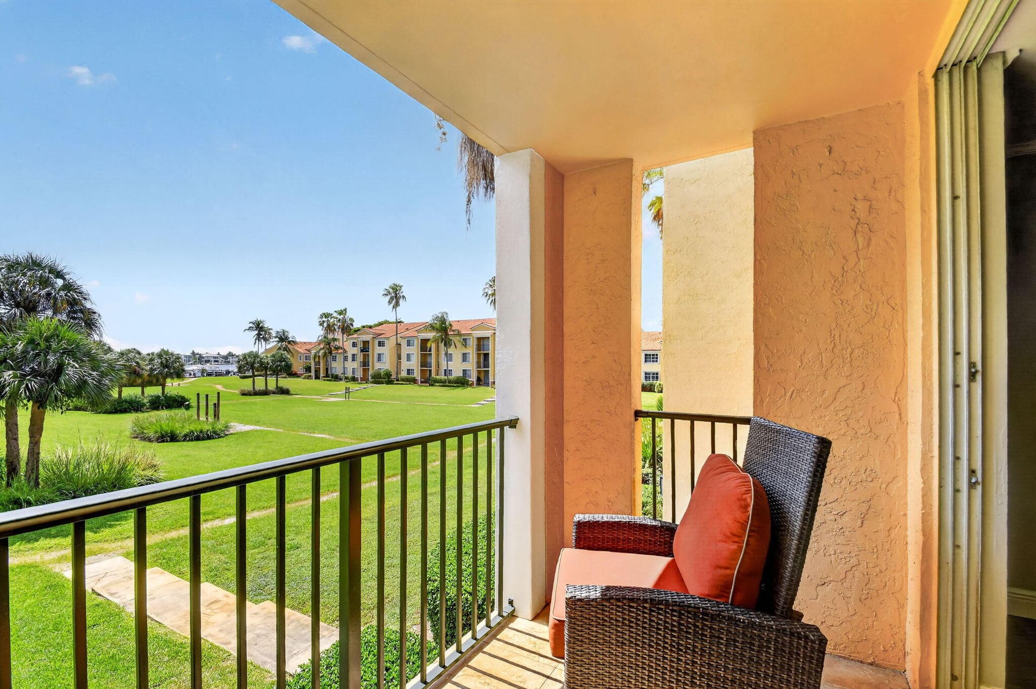 135 Yacht Club Way 204, Hypoluxo, FL 33462 — photo