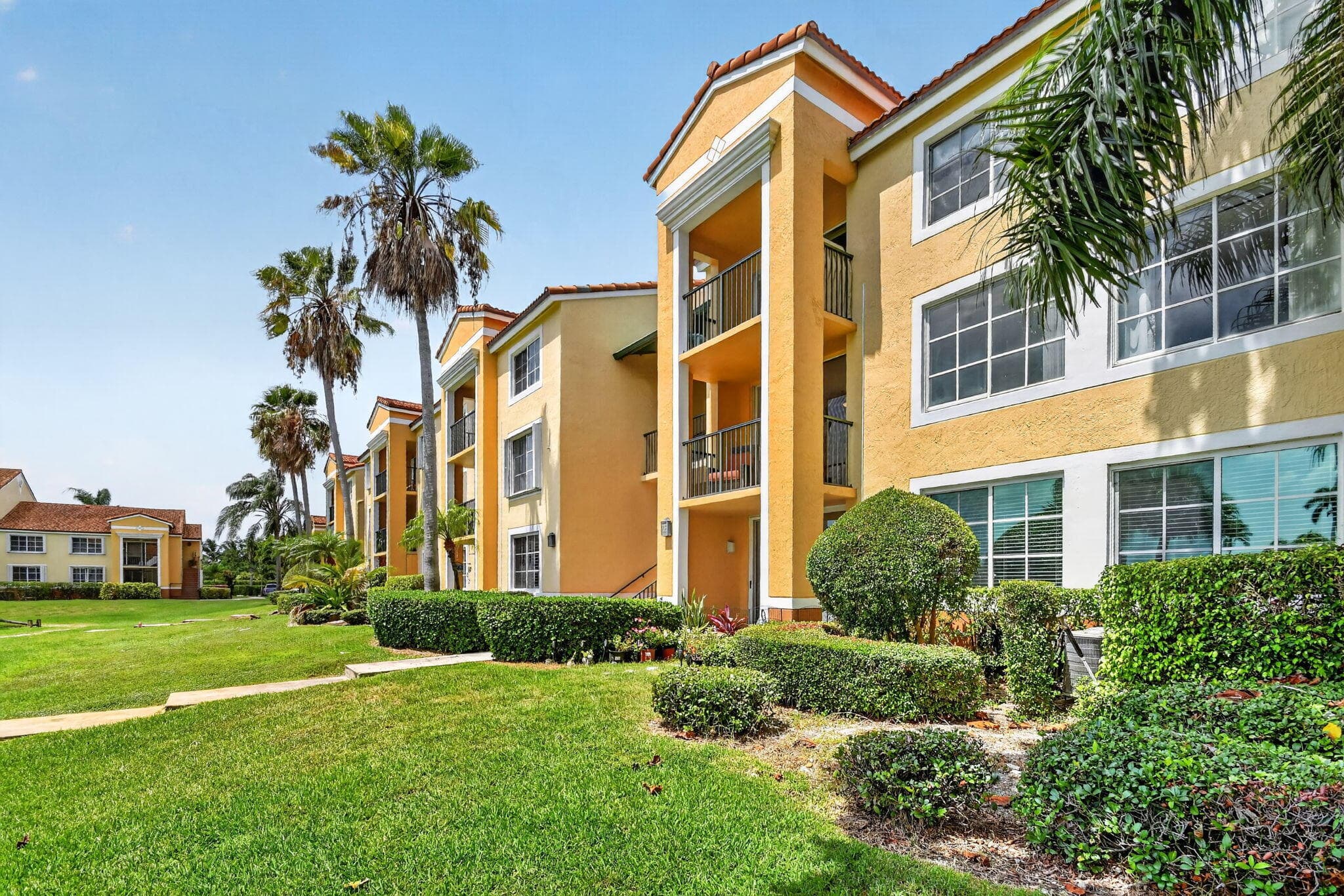 135 Yacht Club Way 204, Hypoluxo, FL 33462 — photo 3 of 47