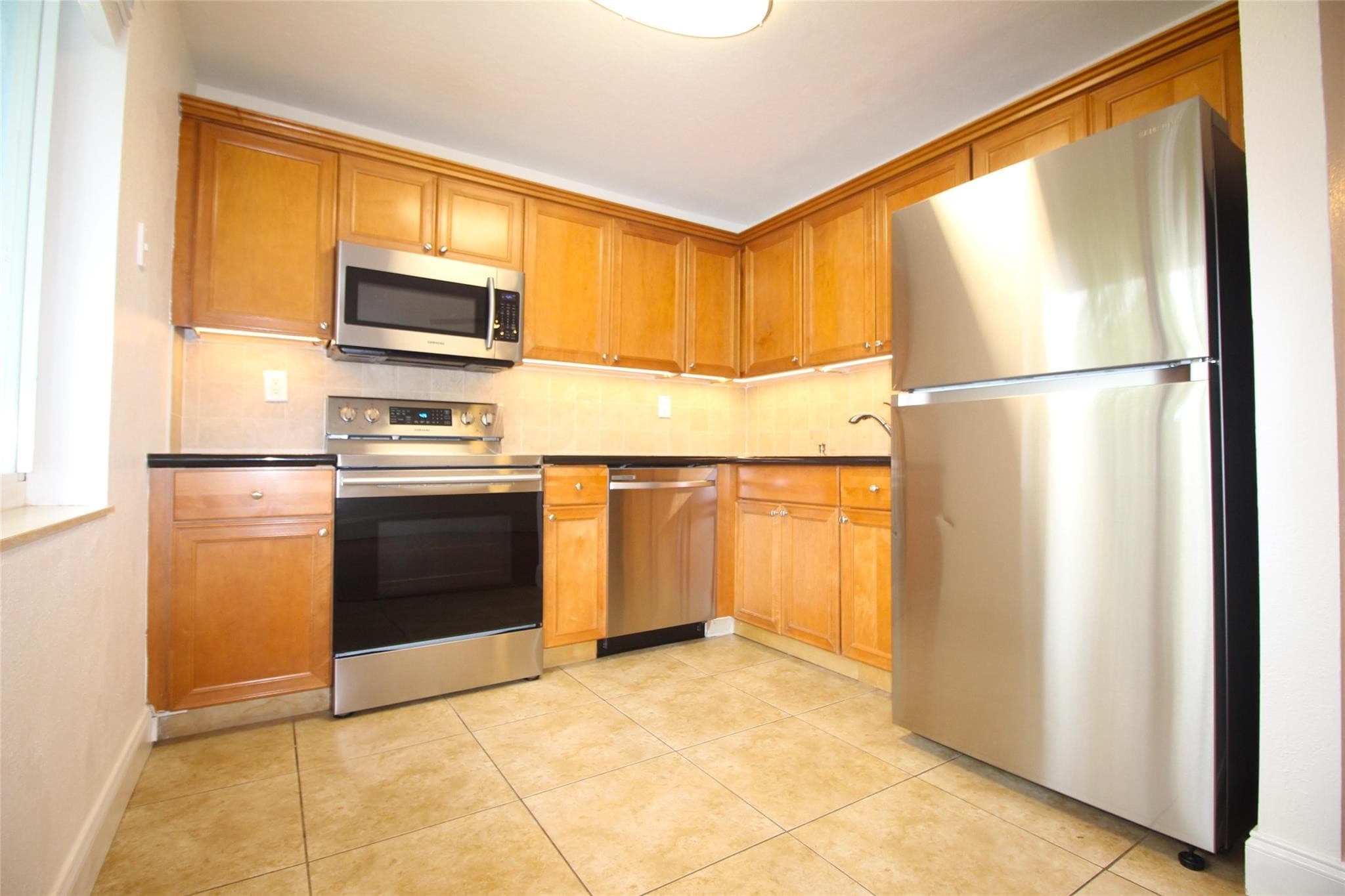 820 NE 28th Street 2, Wilton Manors, FL 33334 — photo