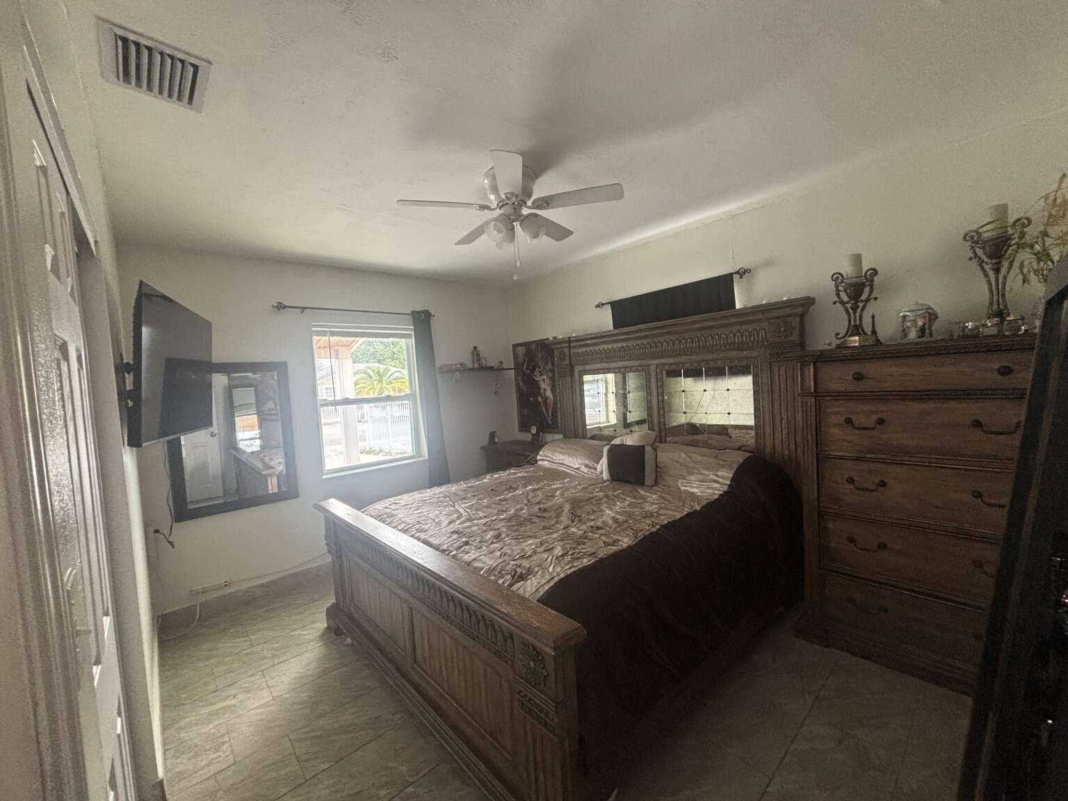 750 NE 4th Place, Hialeah, FL 33010 — photo 16 of 24