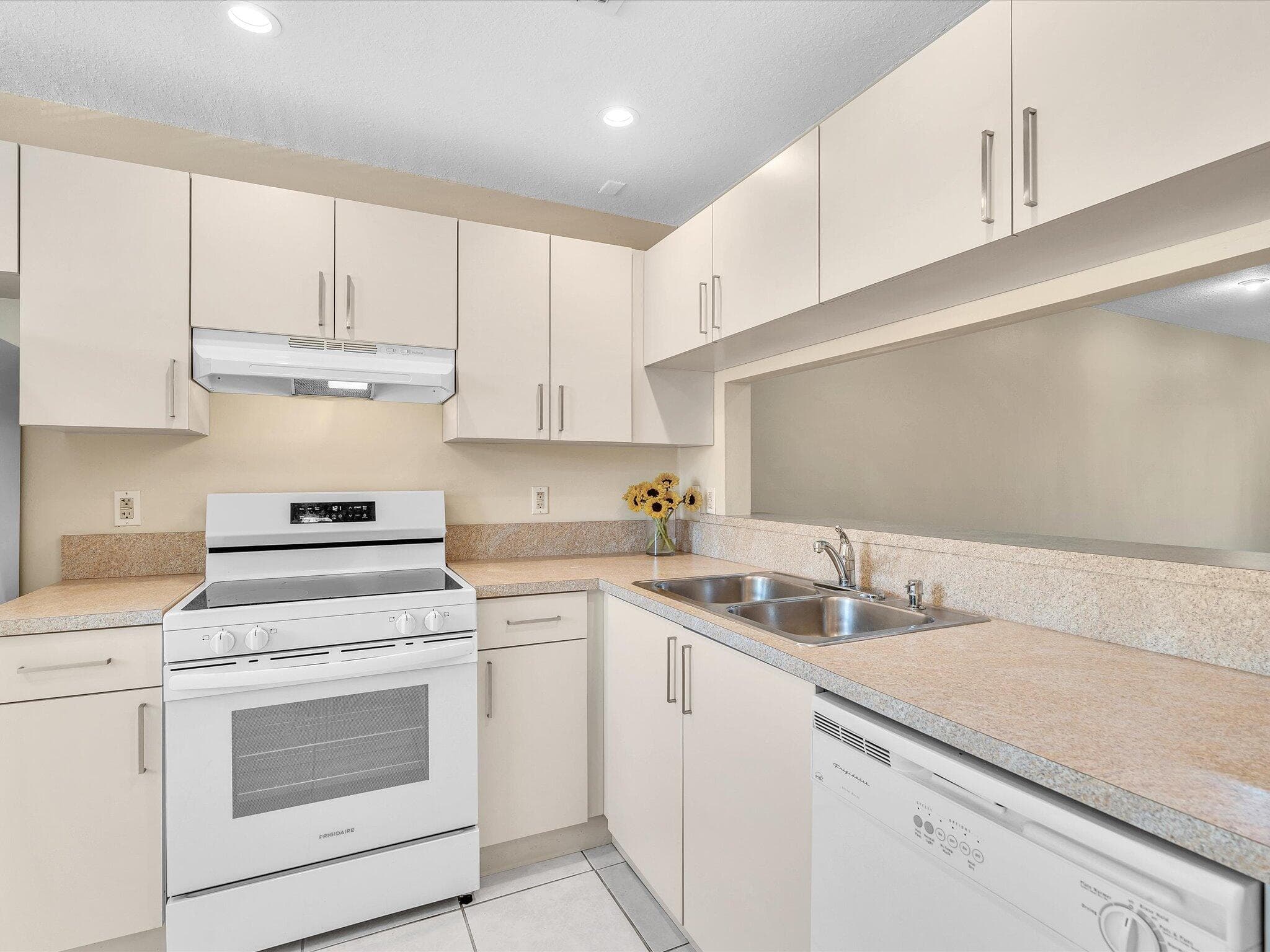 299 NW 36th Avenue, Deerfield Beach, FL 33442 — photo 13 of 46