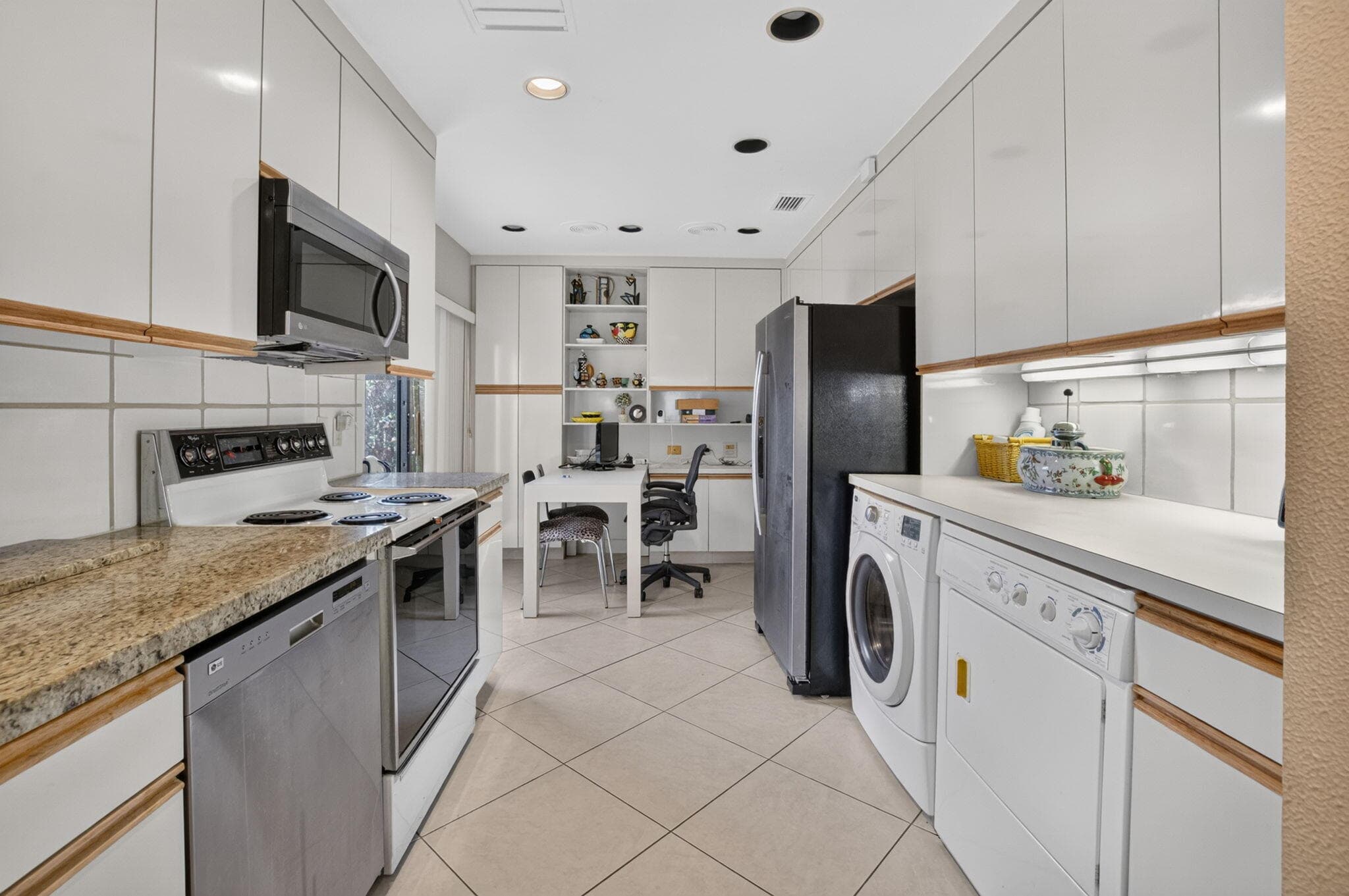 4 Eastgate Drive C, Boynton Beach, FL 33436 — photo 7 of 60