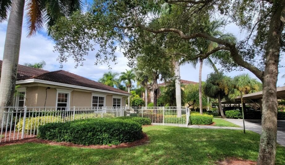 6533 Emerald Dunes Drive 304, West Palm Beach, FL 33411 — photo 9 of 31