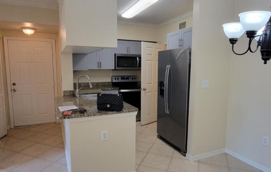 6533 Emerald Dunes Drive 304, West Palm Beach, FL 33411 — photo 10 of 31