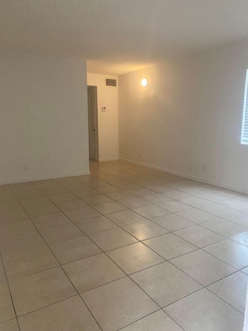 515 S Sequoia Drive 109, West Palm Beach, FL 33409 — photo 6 of 11