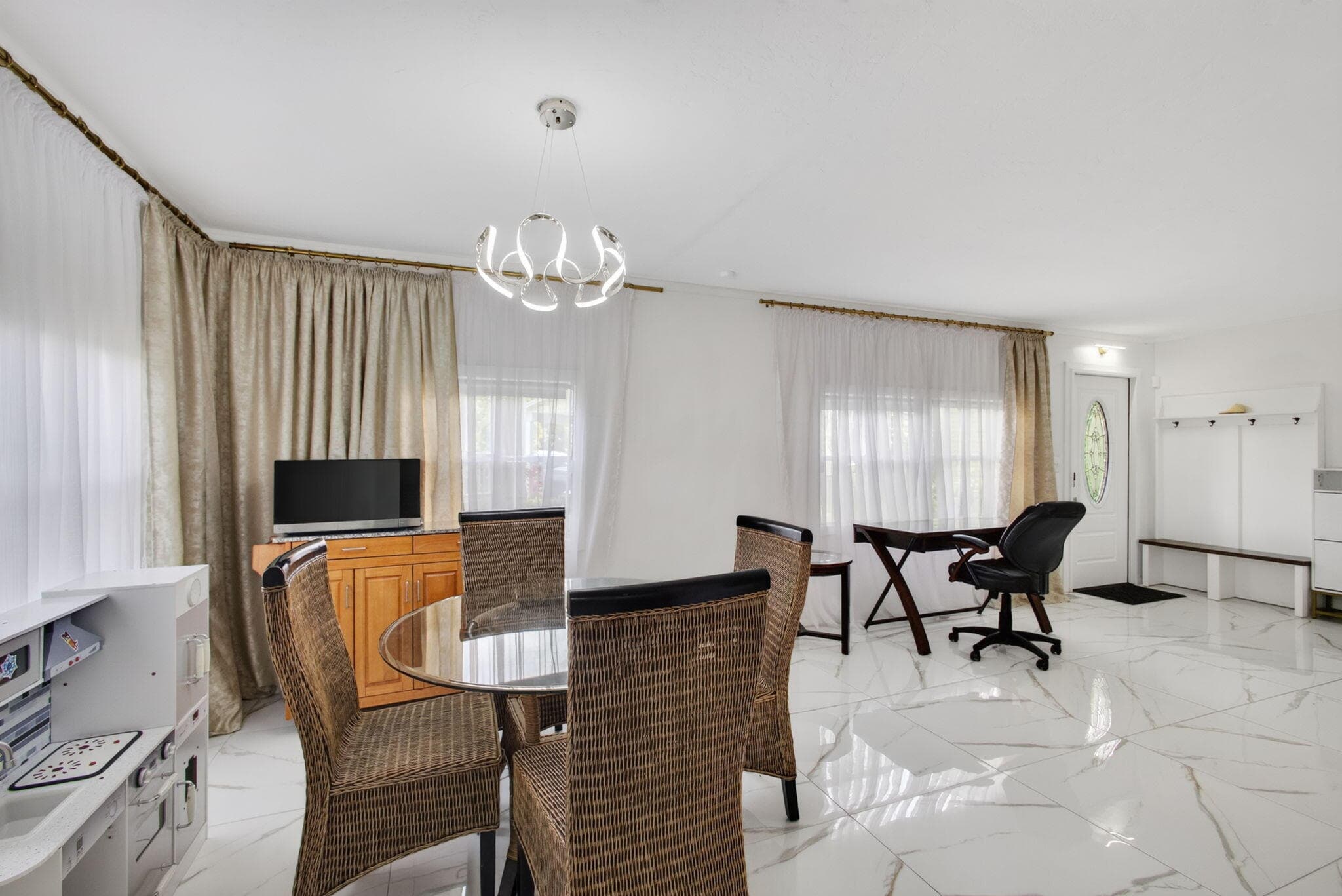 170 Maple Avenue W, Palm Beach Gardens, FL 33410 — photo 14 of 63