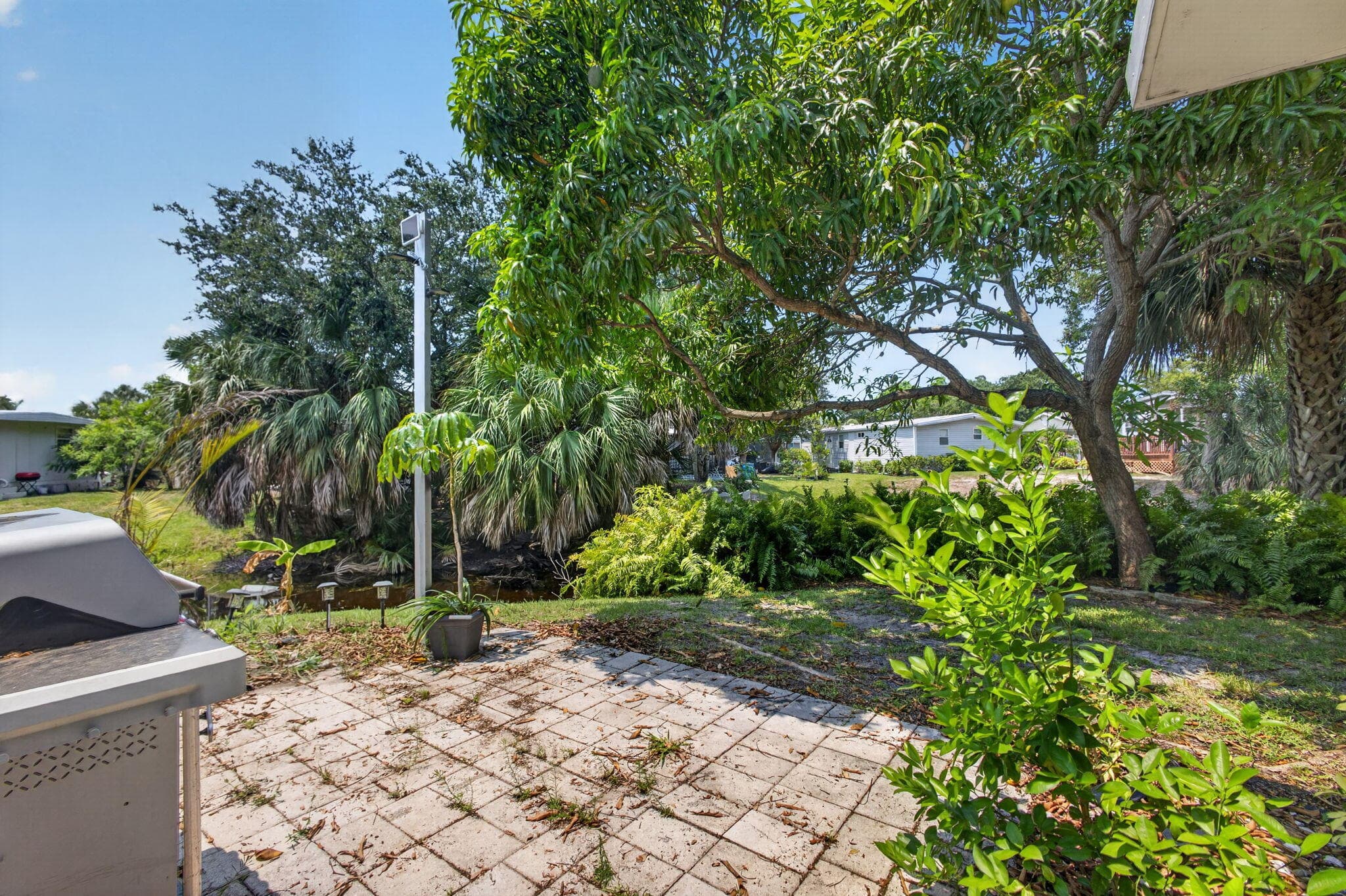 170 Maple Avenue W, Palm Beach Gardens, FL 33410 — photo 41 of 63