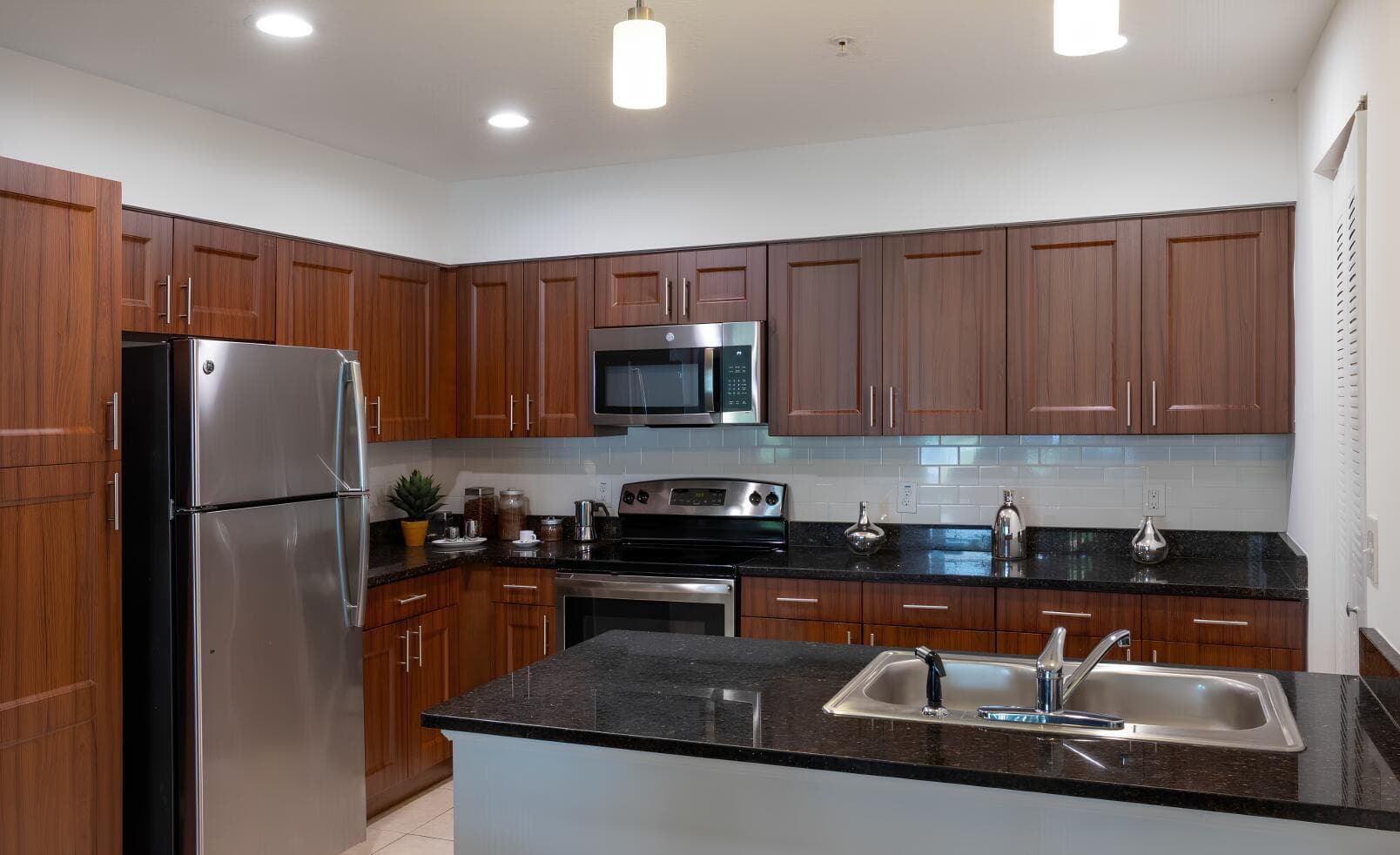1517 Cameron Samuel Lane, West Palm Beach, FL 33401 — photo 2 of 17