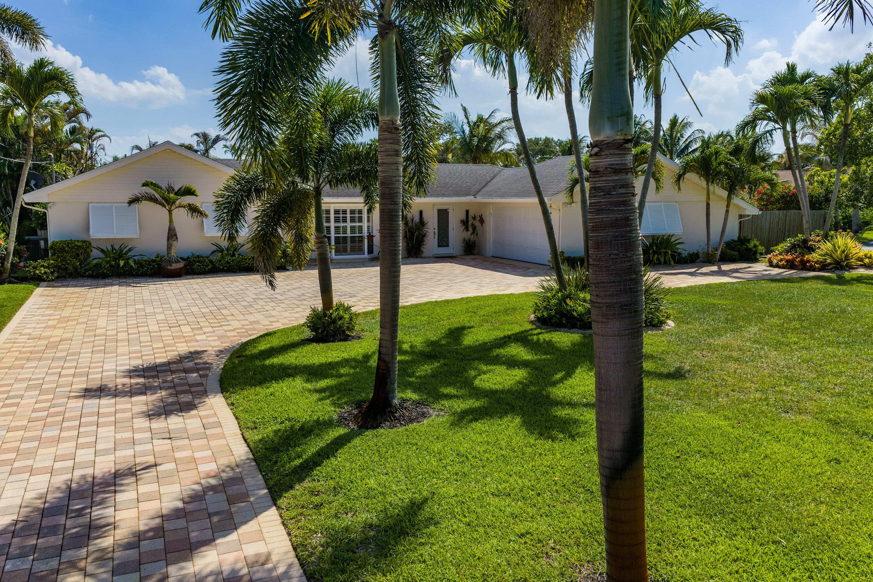 18 Saddleback Road, Tequesta, FL 33469 — photo