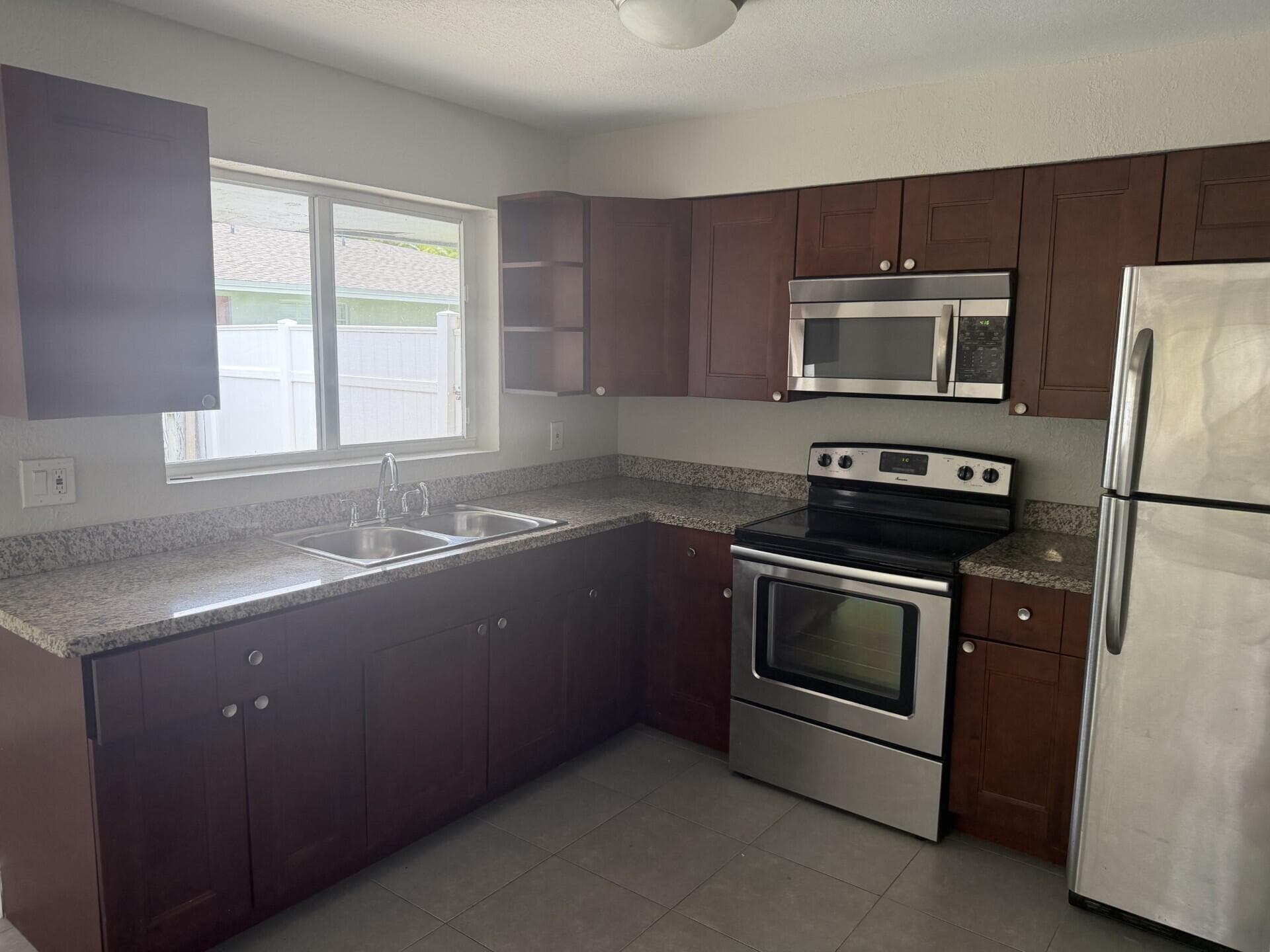 1126 NE 16th Place 3, Fort Lauderdale, FL 33305 — photo 6 of 17