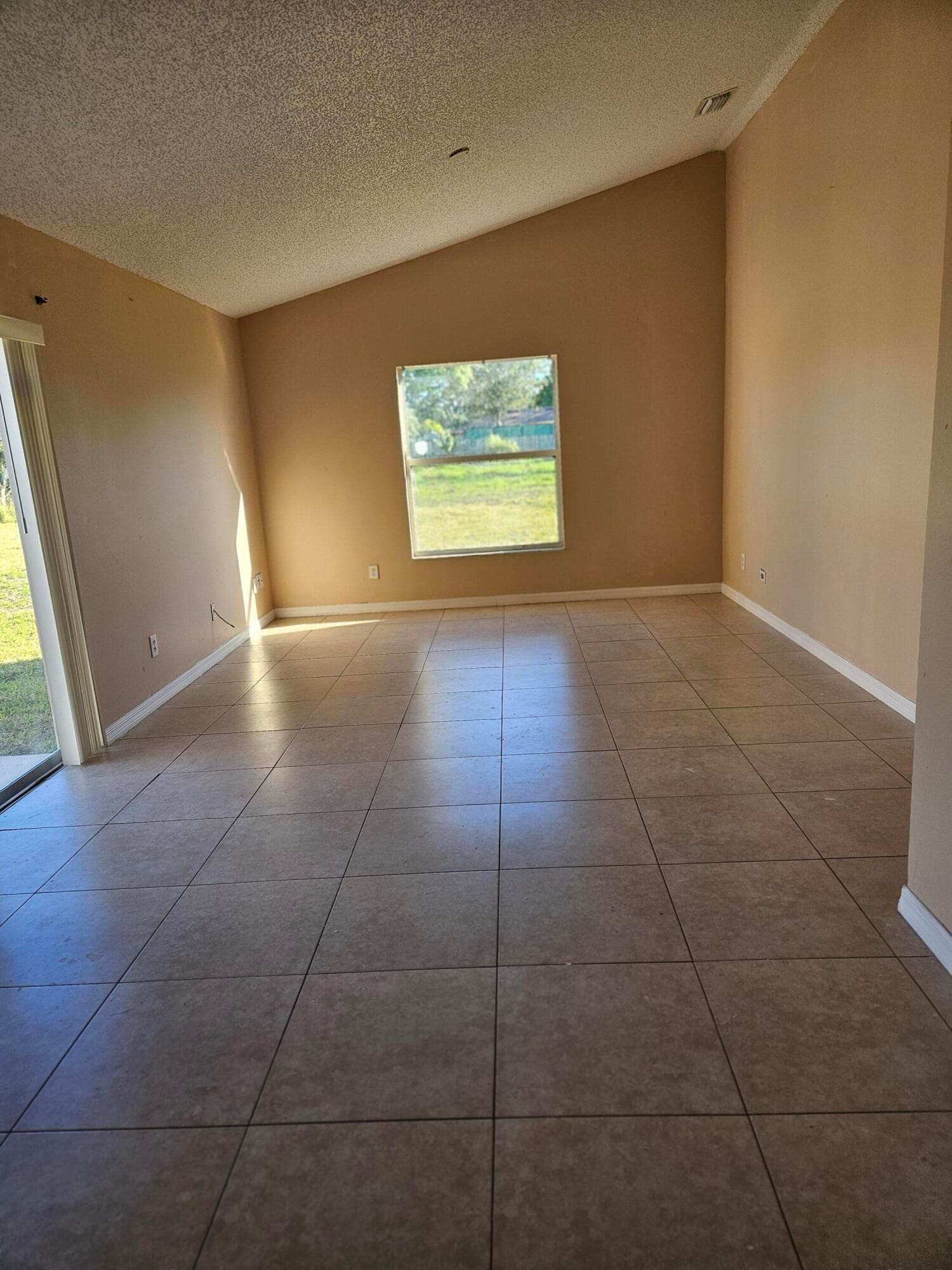 570 Ontario Street NW, Palm Bay, FL 32907 — photo 9 of 18