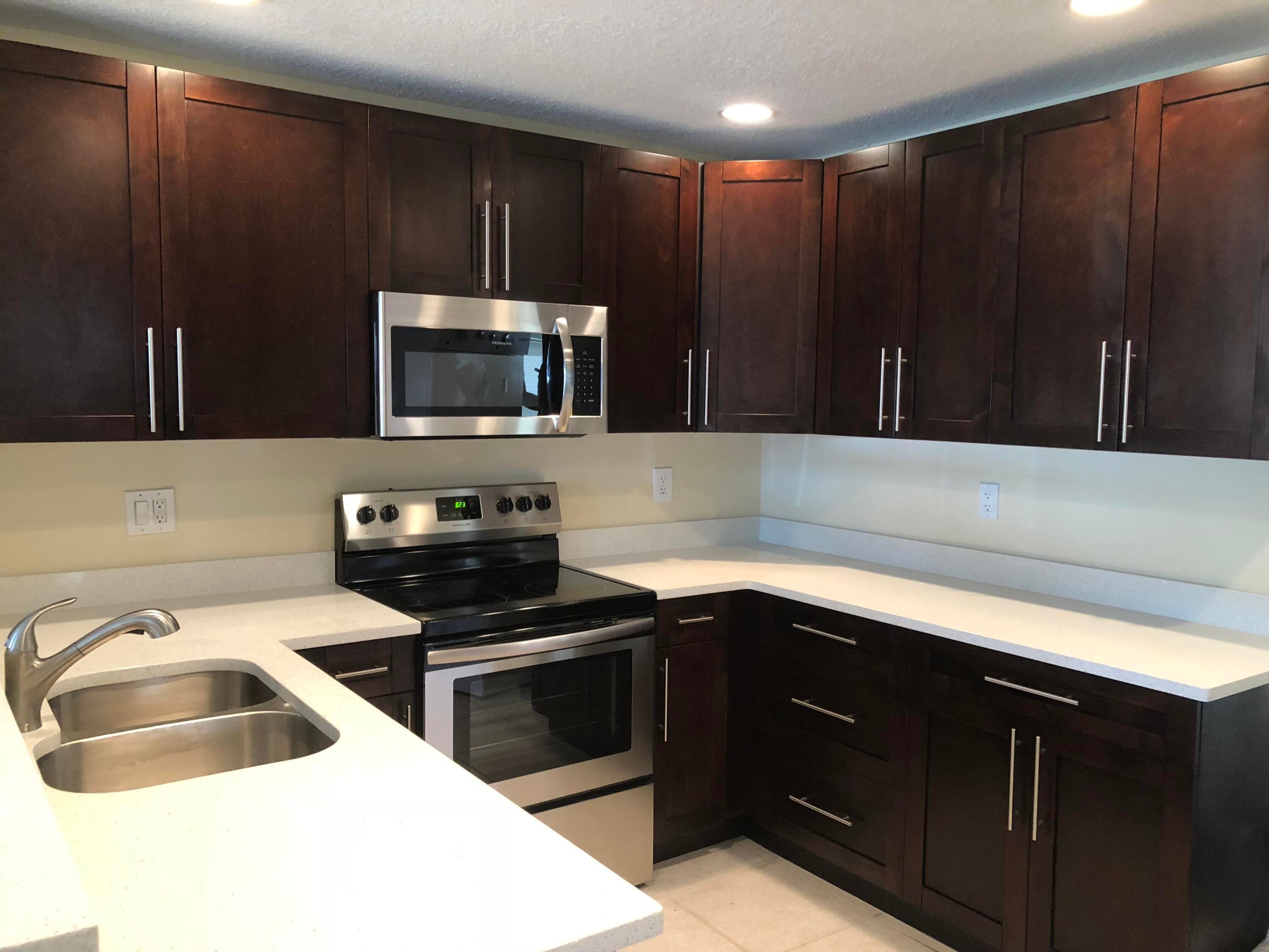 616 W Broward Street, Lantana, FL 33462 — photo 2 of 14