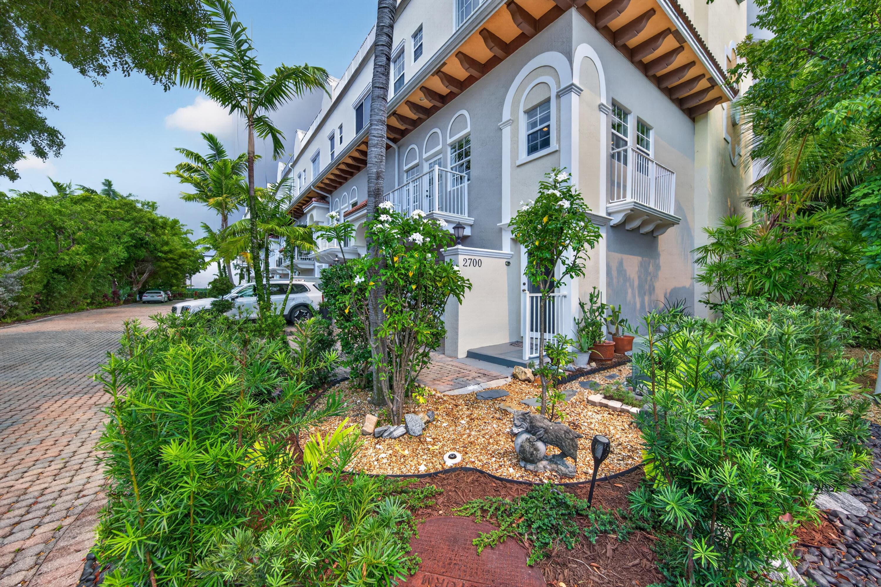 2700 NE 8th Avenue, Wilton Manors, FL 33334 — photo