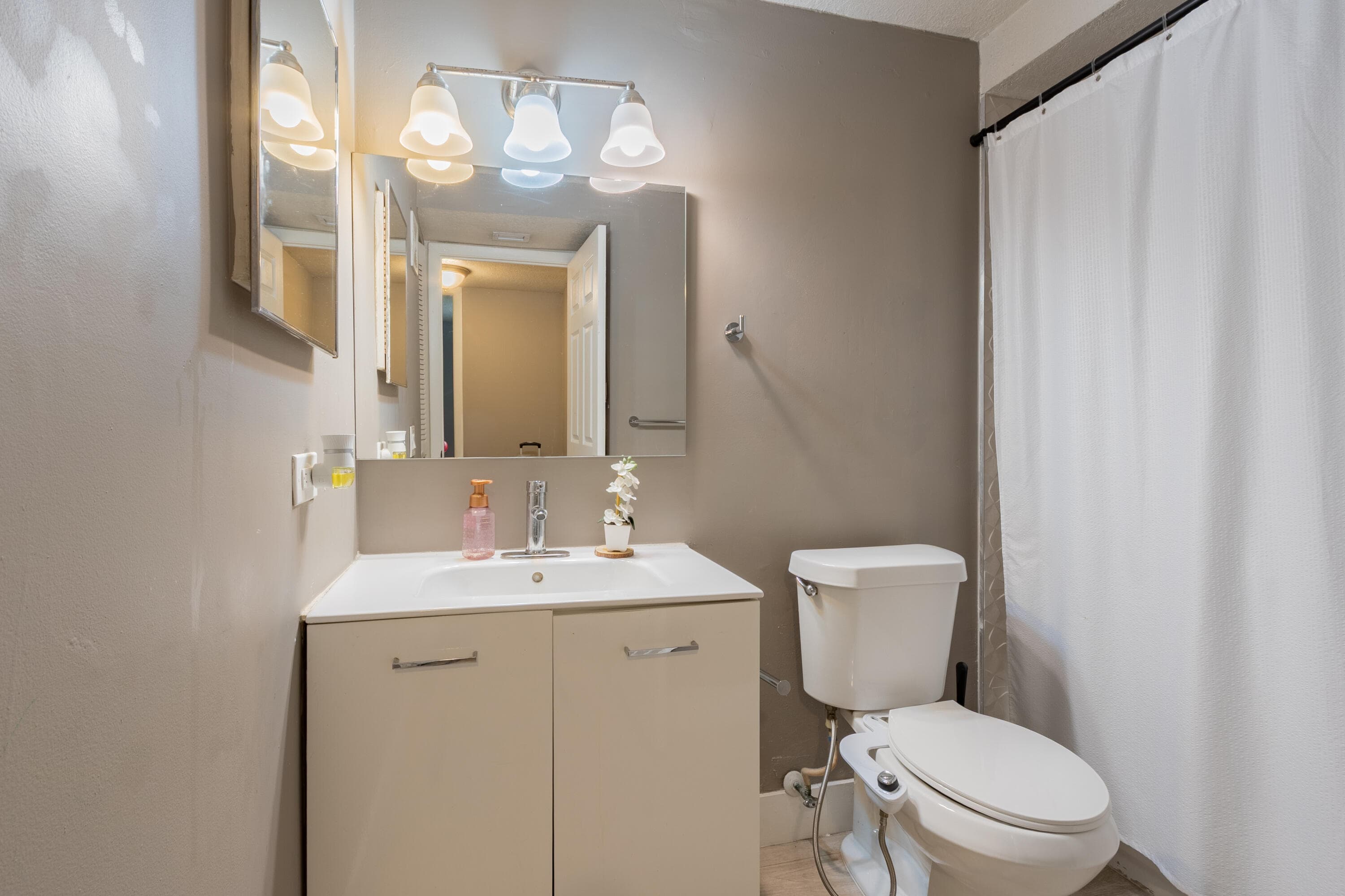 8100 Geneva Court 238, Doral, FL 33166 — photo 10 of 23
