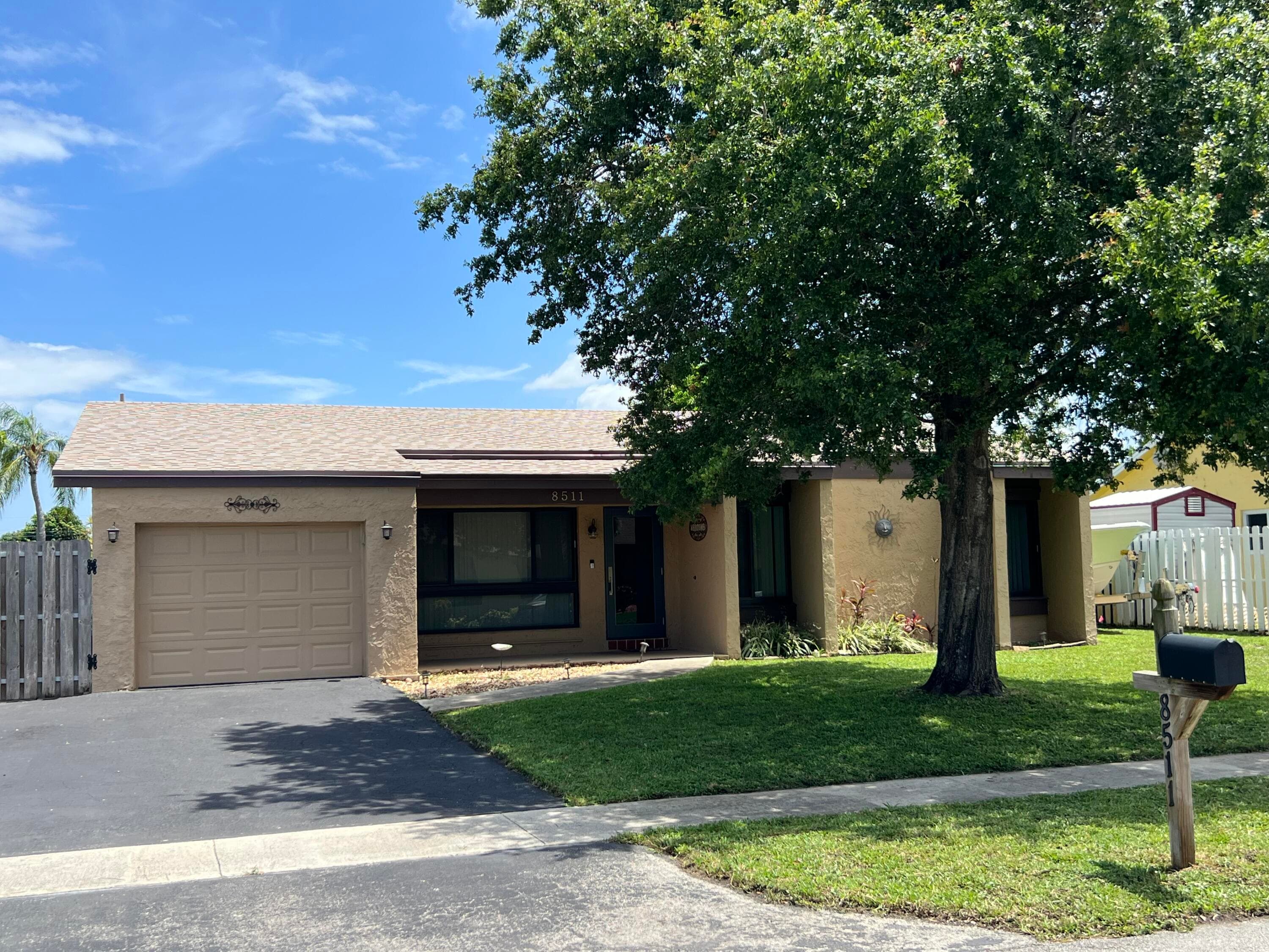 8511 NW 8th Street, Pembroke Pines, FL 33024 — photo